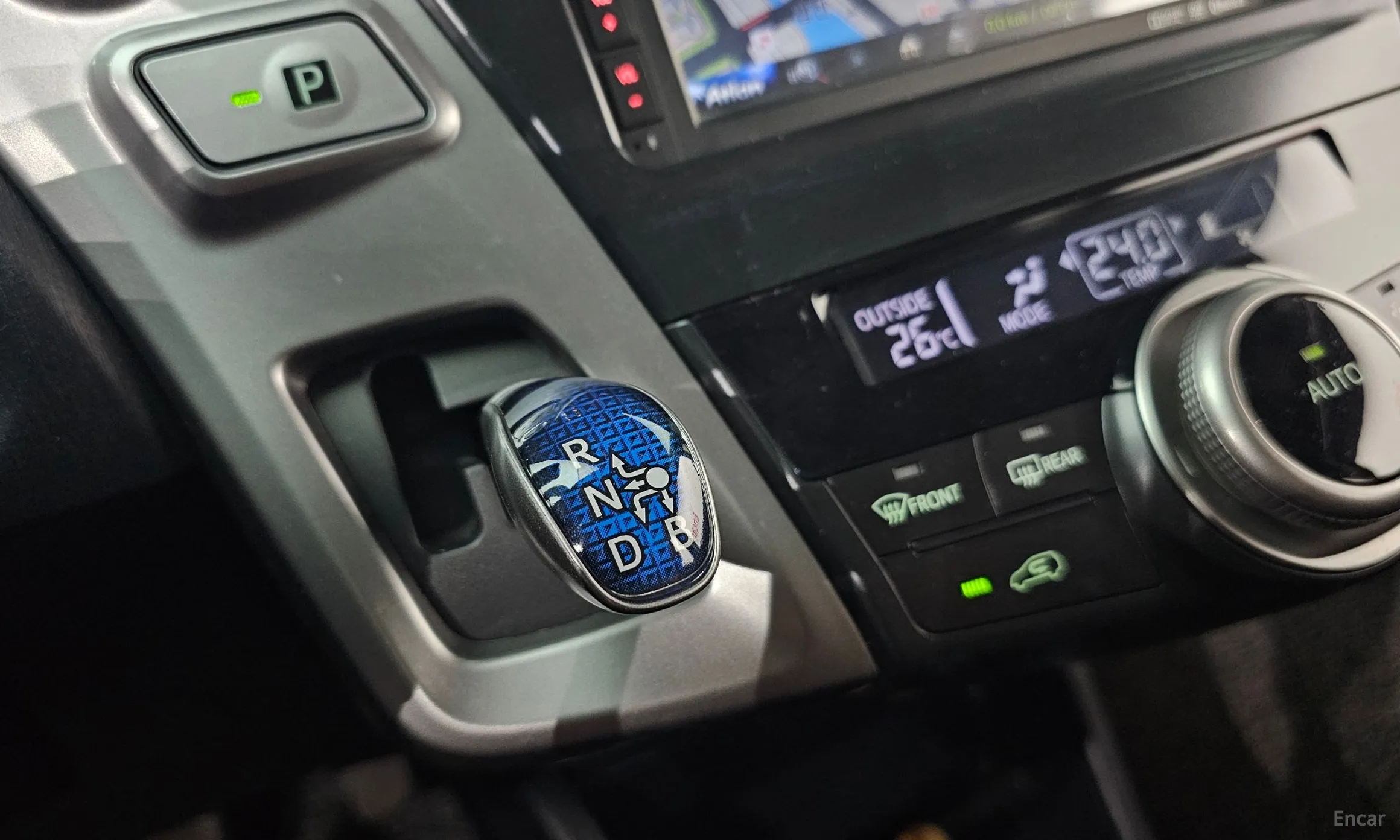 Toyota Prius V превью 9