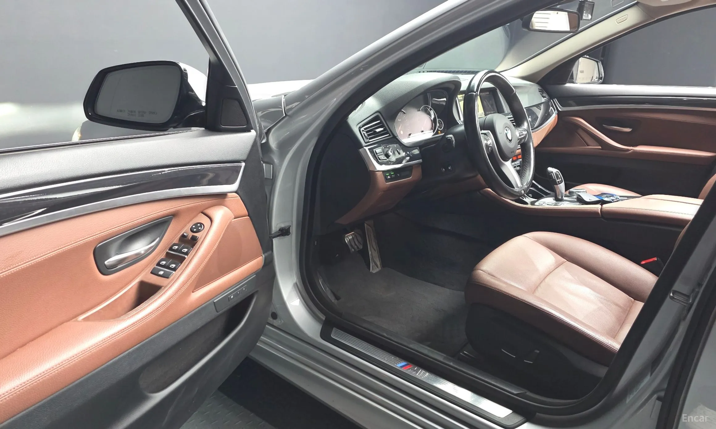 BMW 5 Series (F10) превью 10