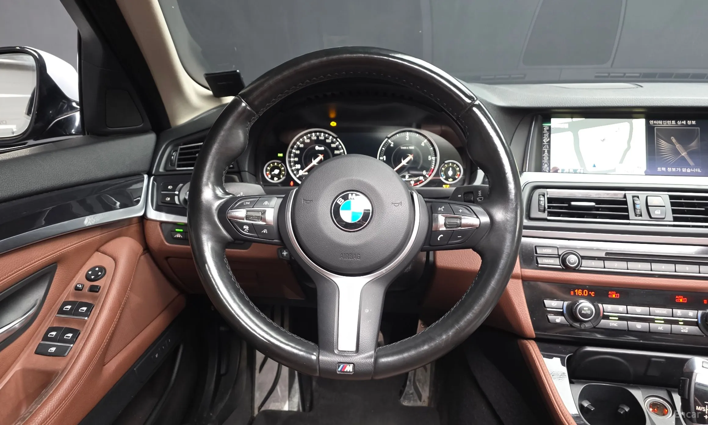 BMW 5 Series (F10) превью 12