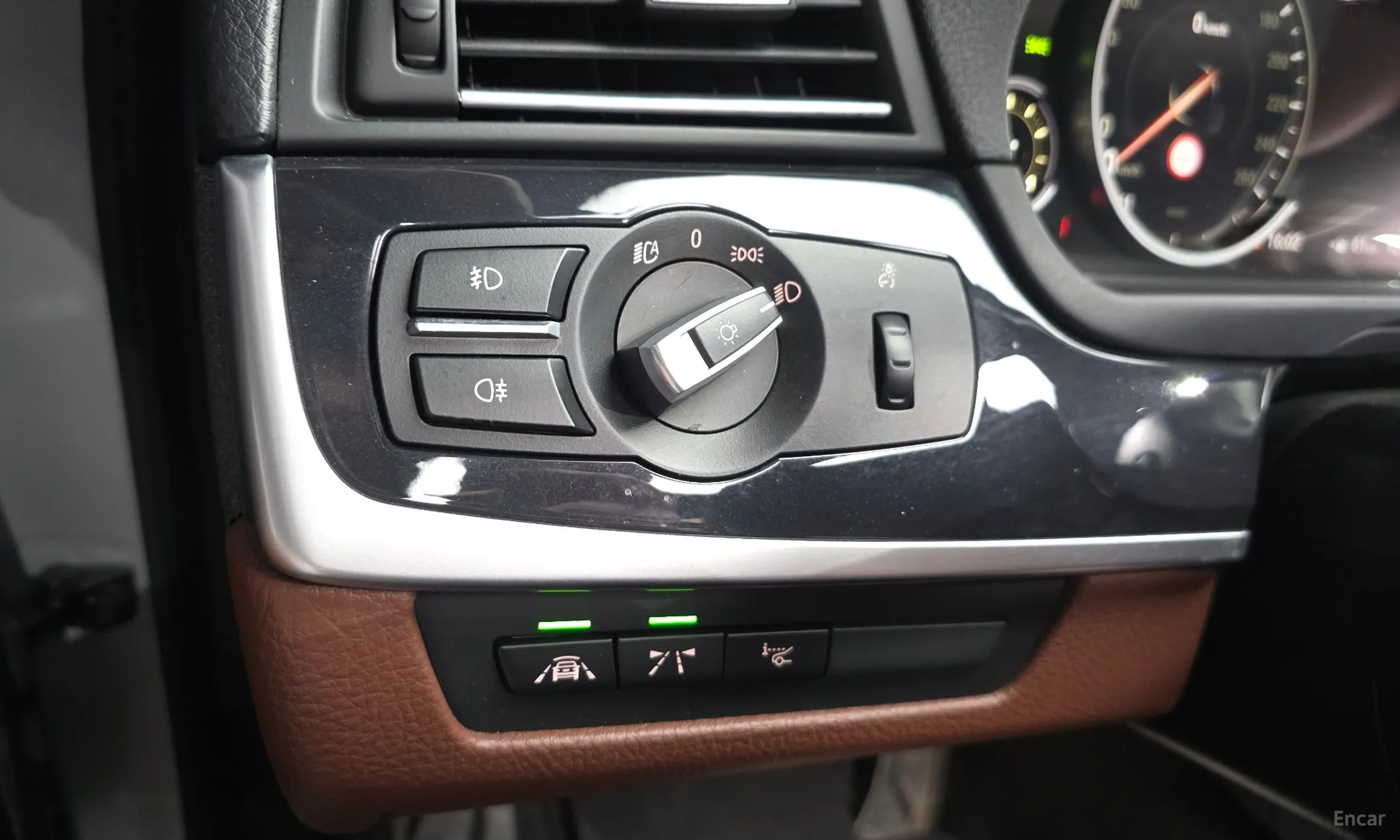 BMW 5 Series (F10) превью 19