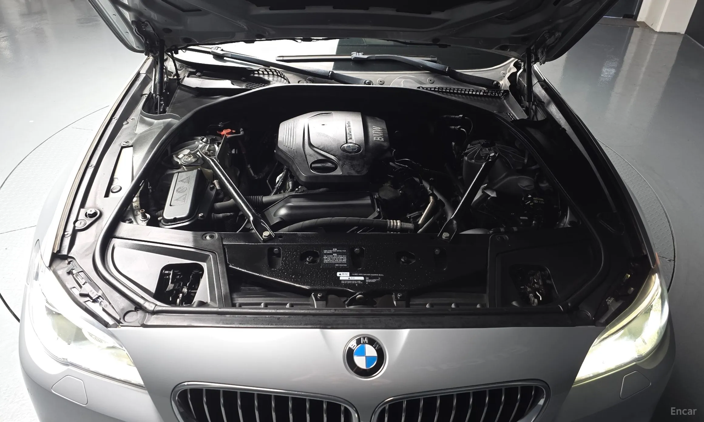 BMW 5 Series (F10) превью 6