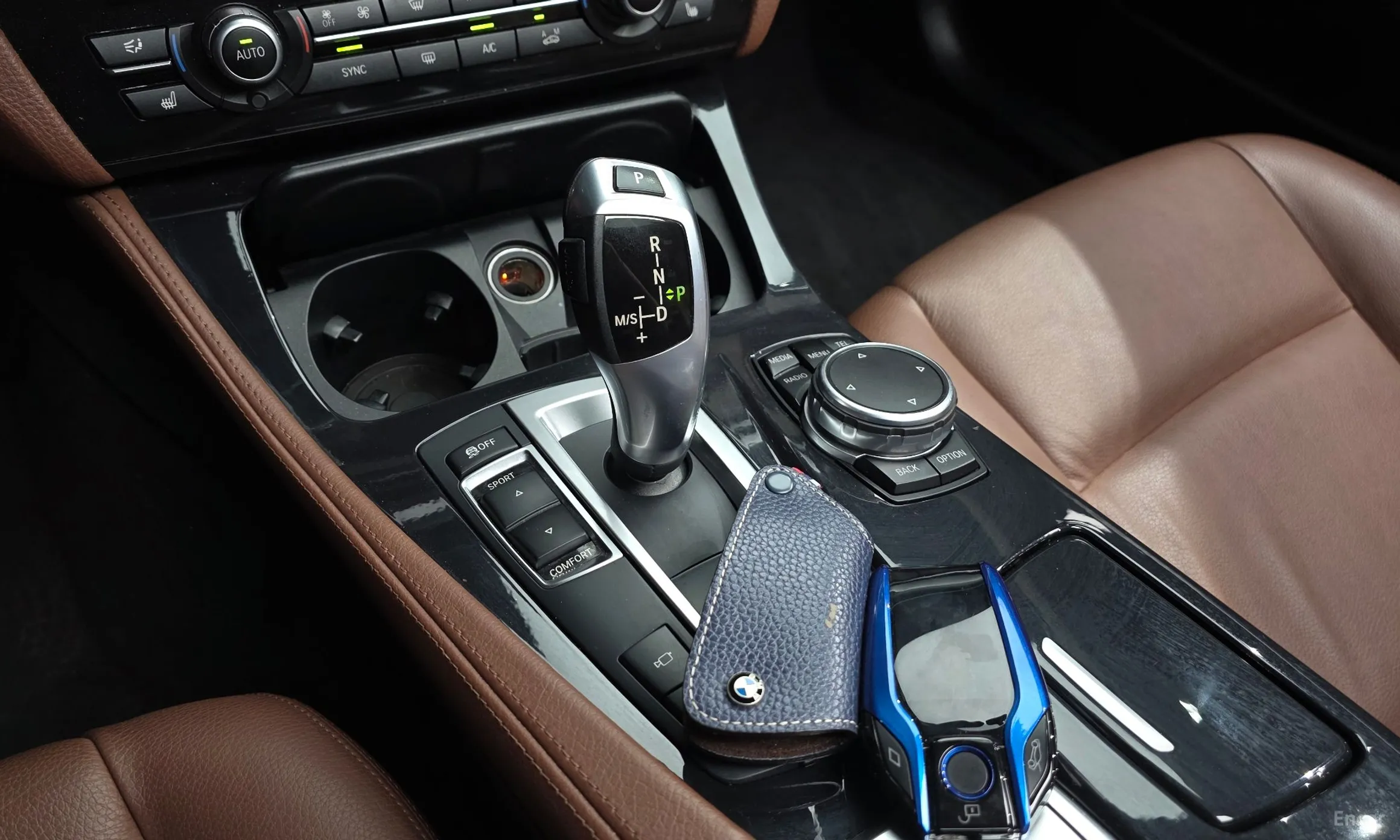 BMW 5 Series (F10) превью 9