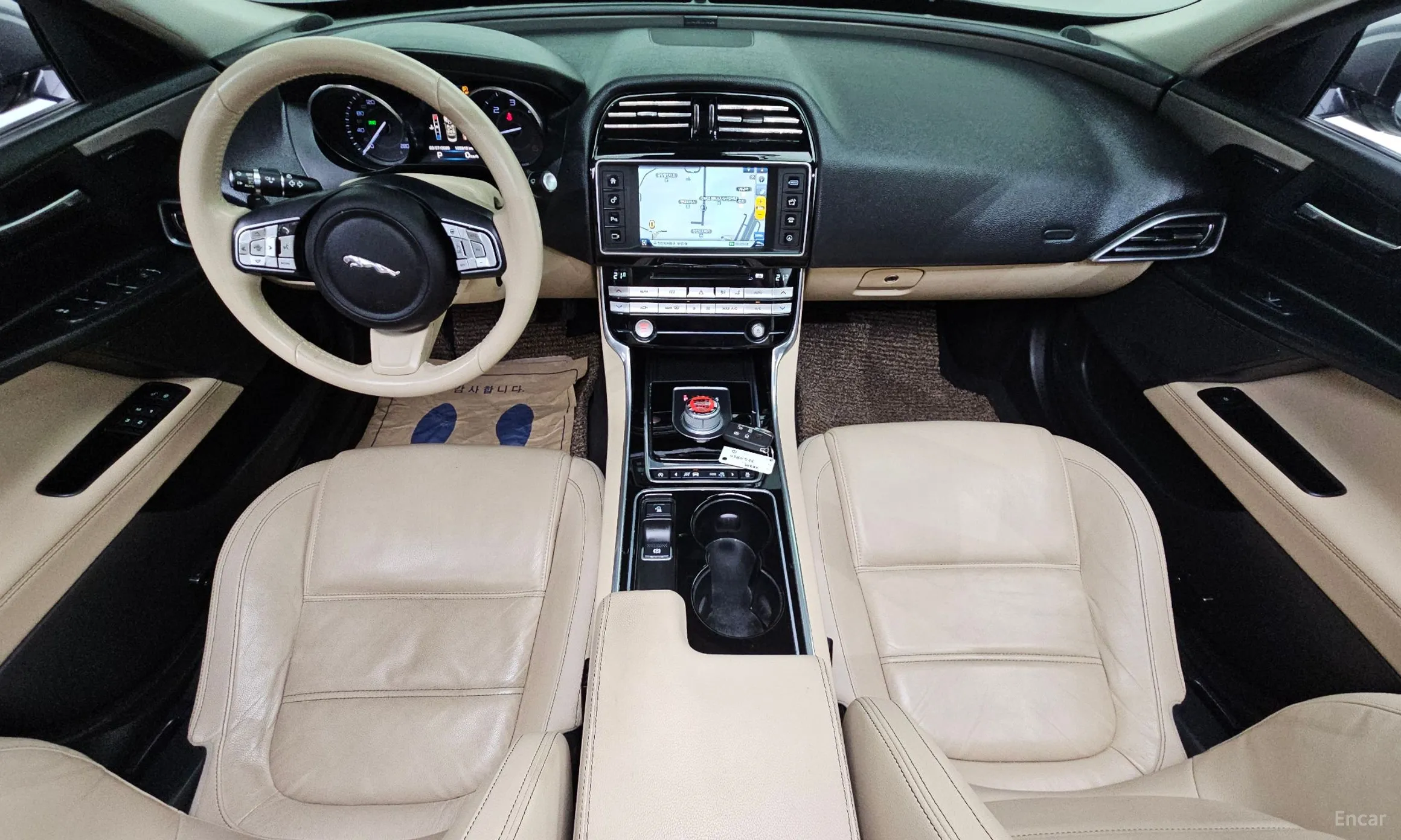 Jaguar XE превью 7