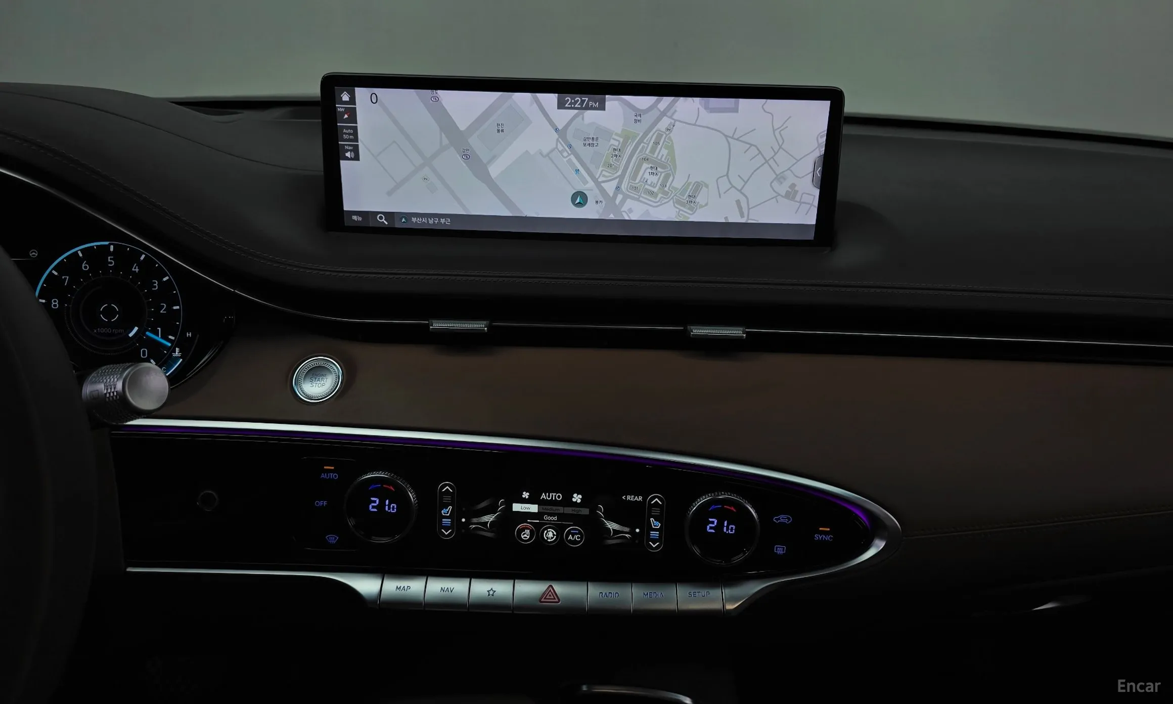 Genesis GV70 превью 14