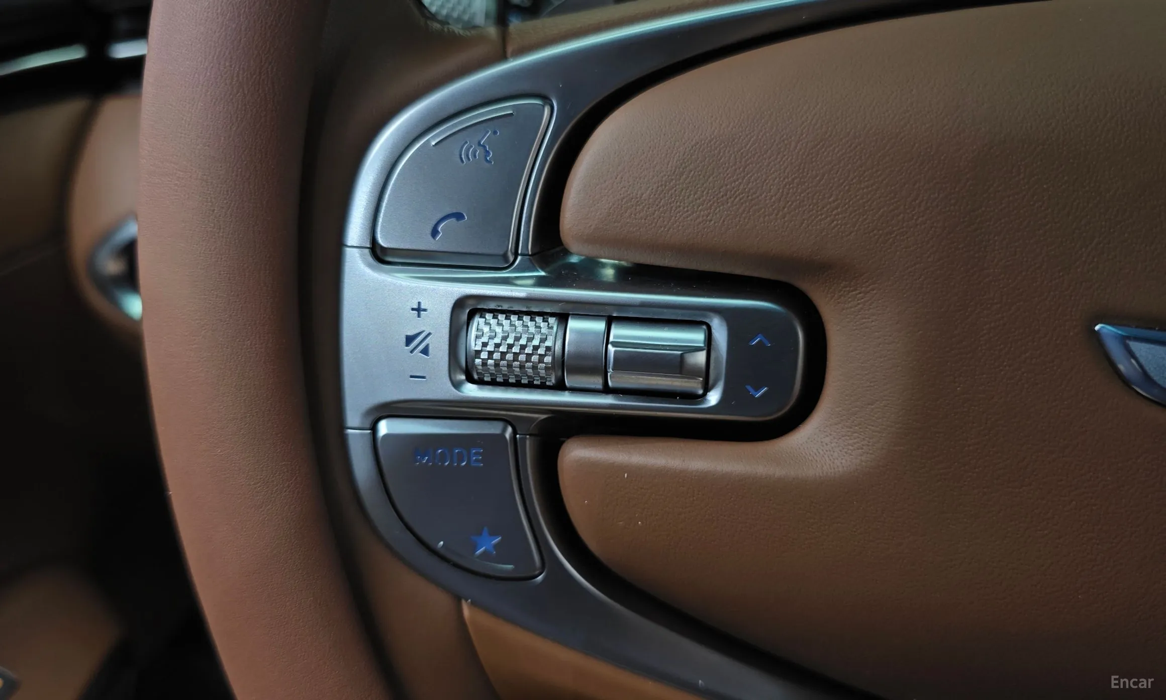 Genesis GV70 превью 19