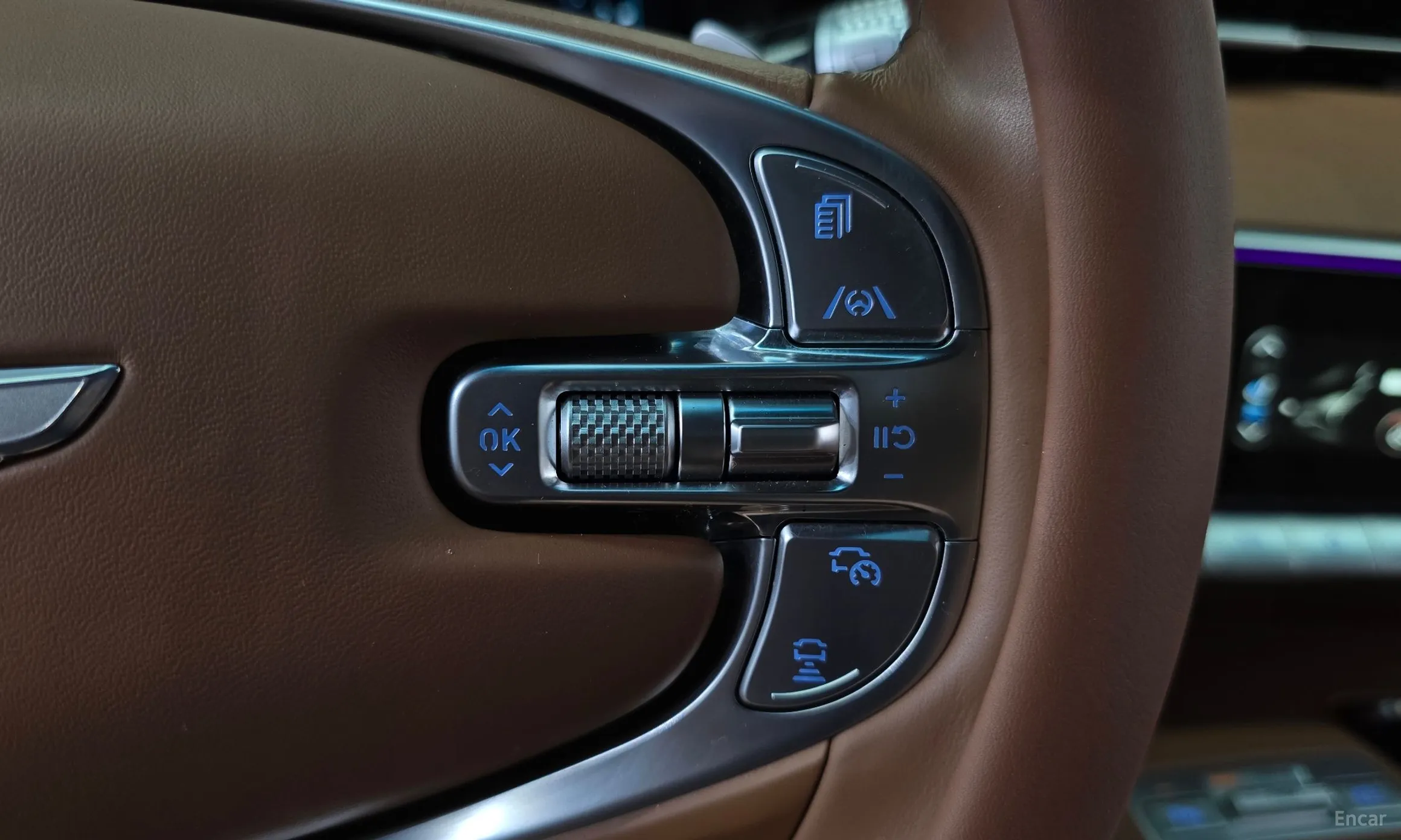 Genesis GV70 превью 20
