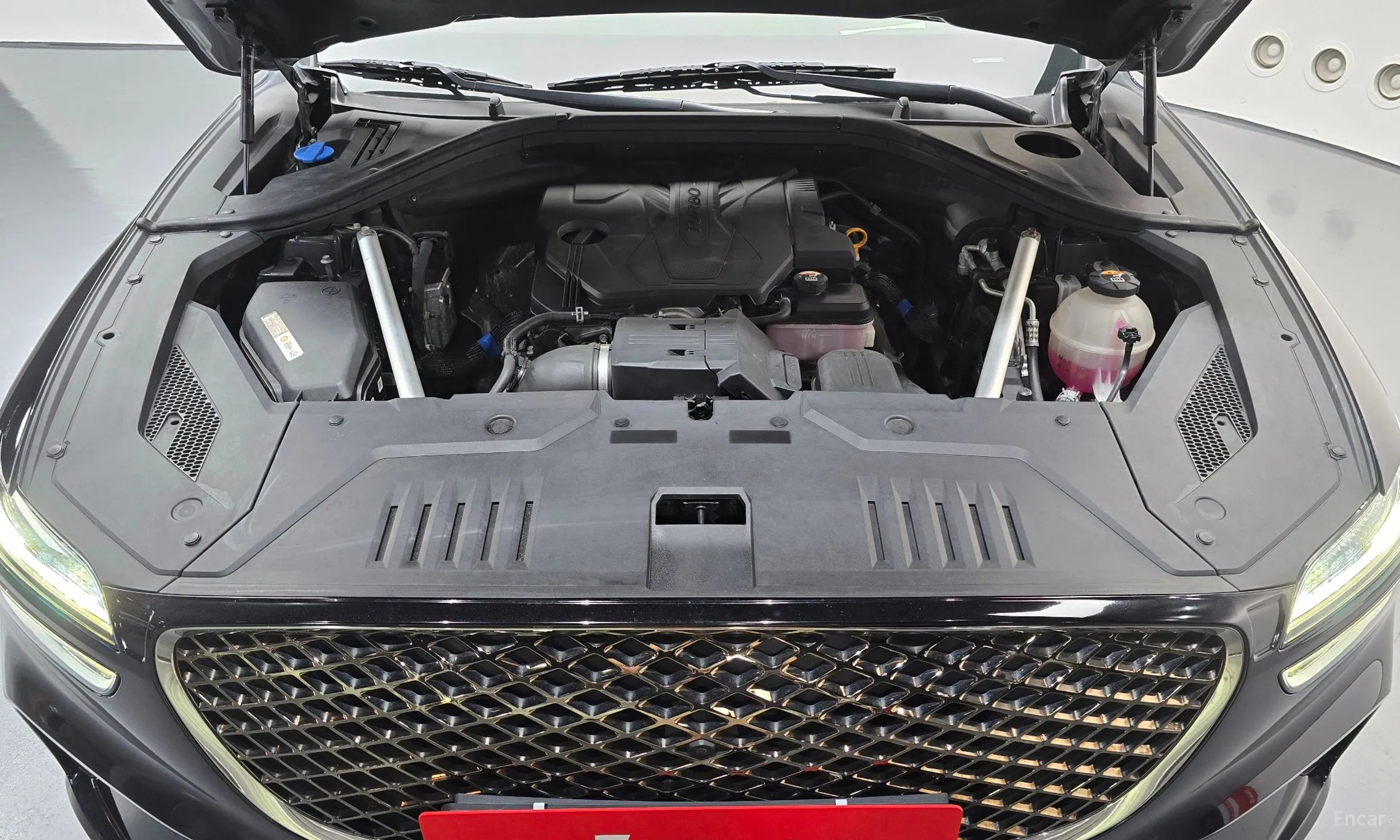 Genesis GV70 превью 6