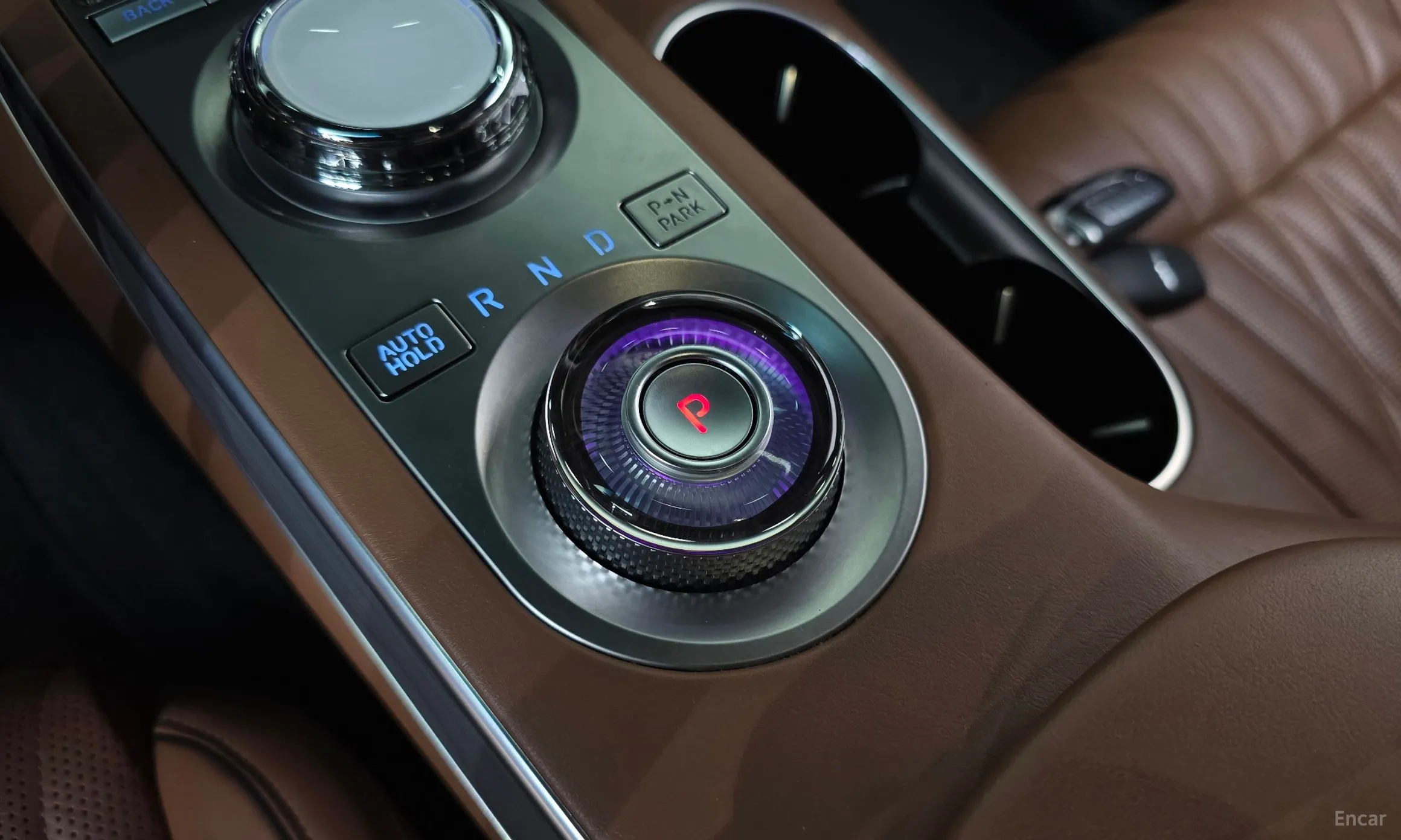 Genesis GV70 превью 9