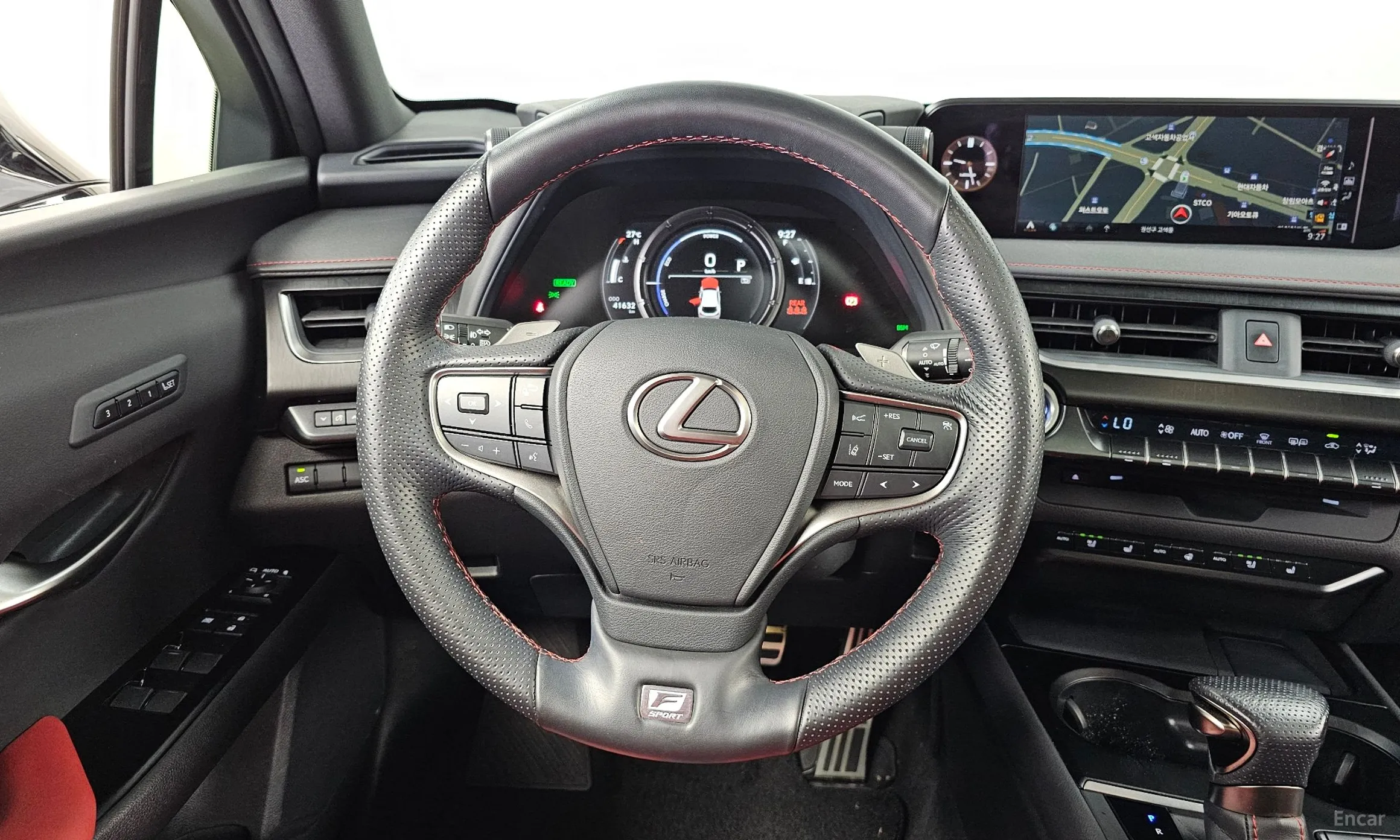 Lexus UX250h превью 13