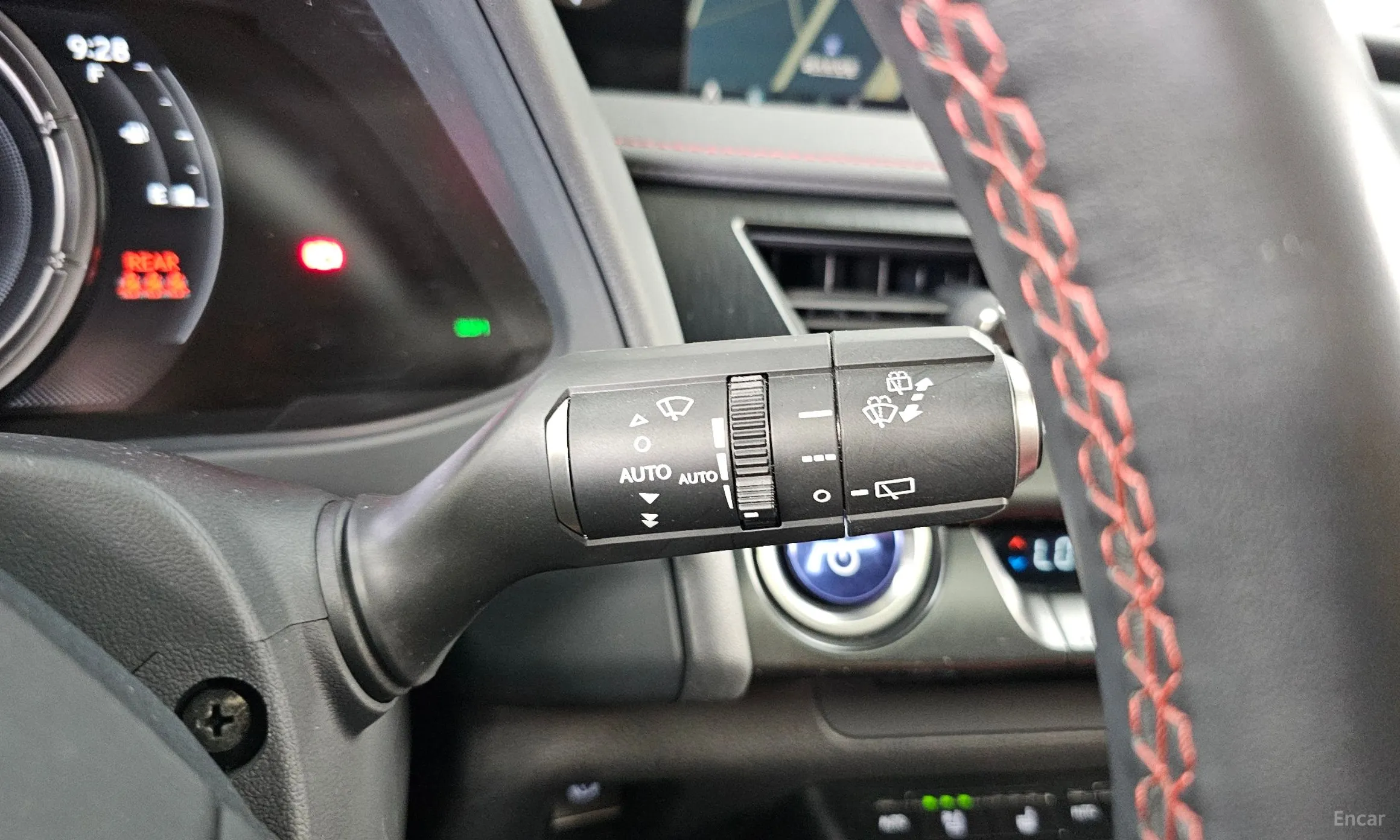 Lexus UX250h превью 18