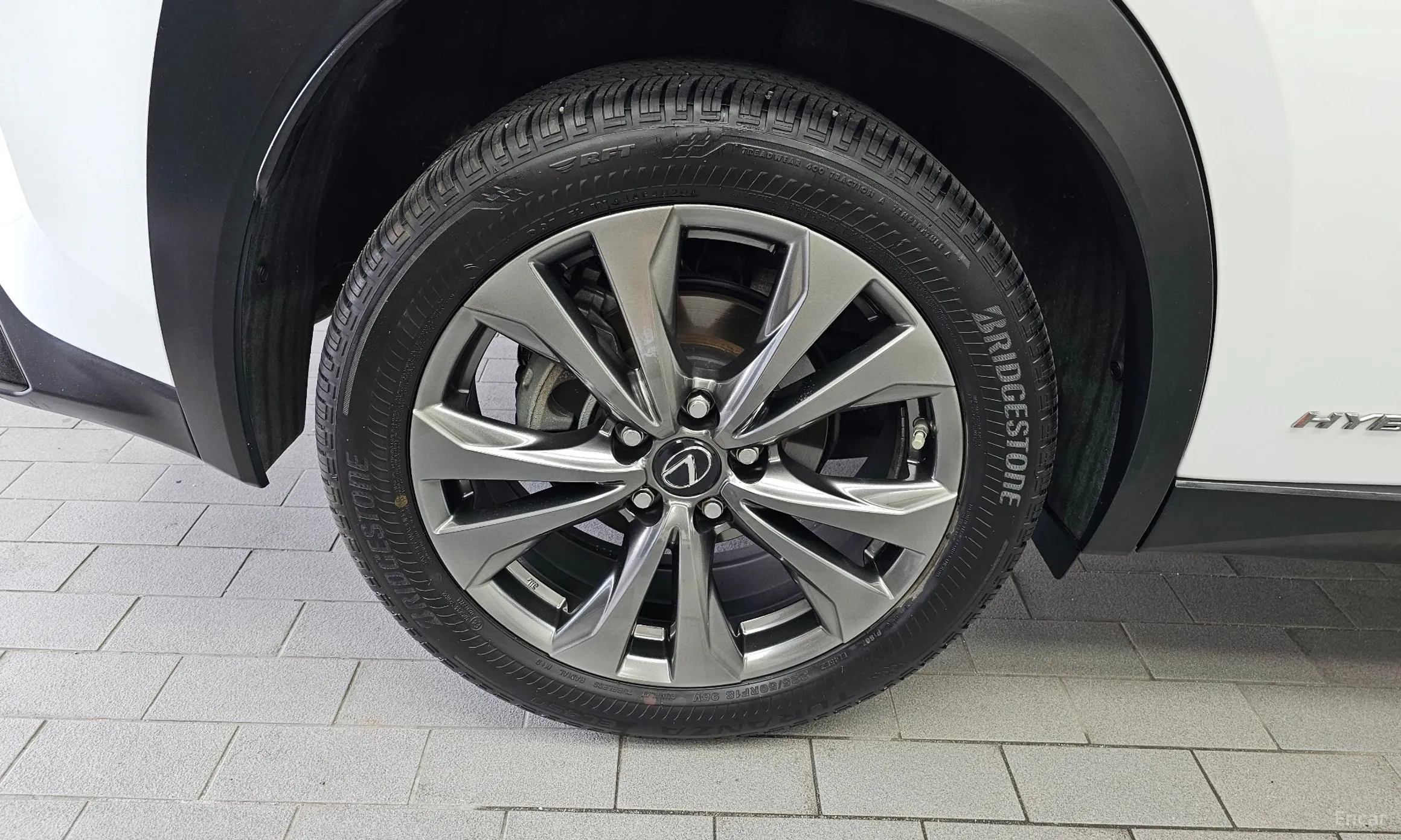 Lexus UX250h превью 5