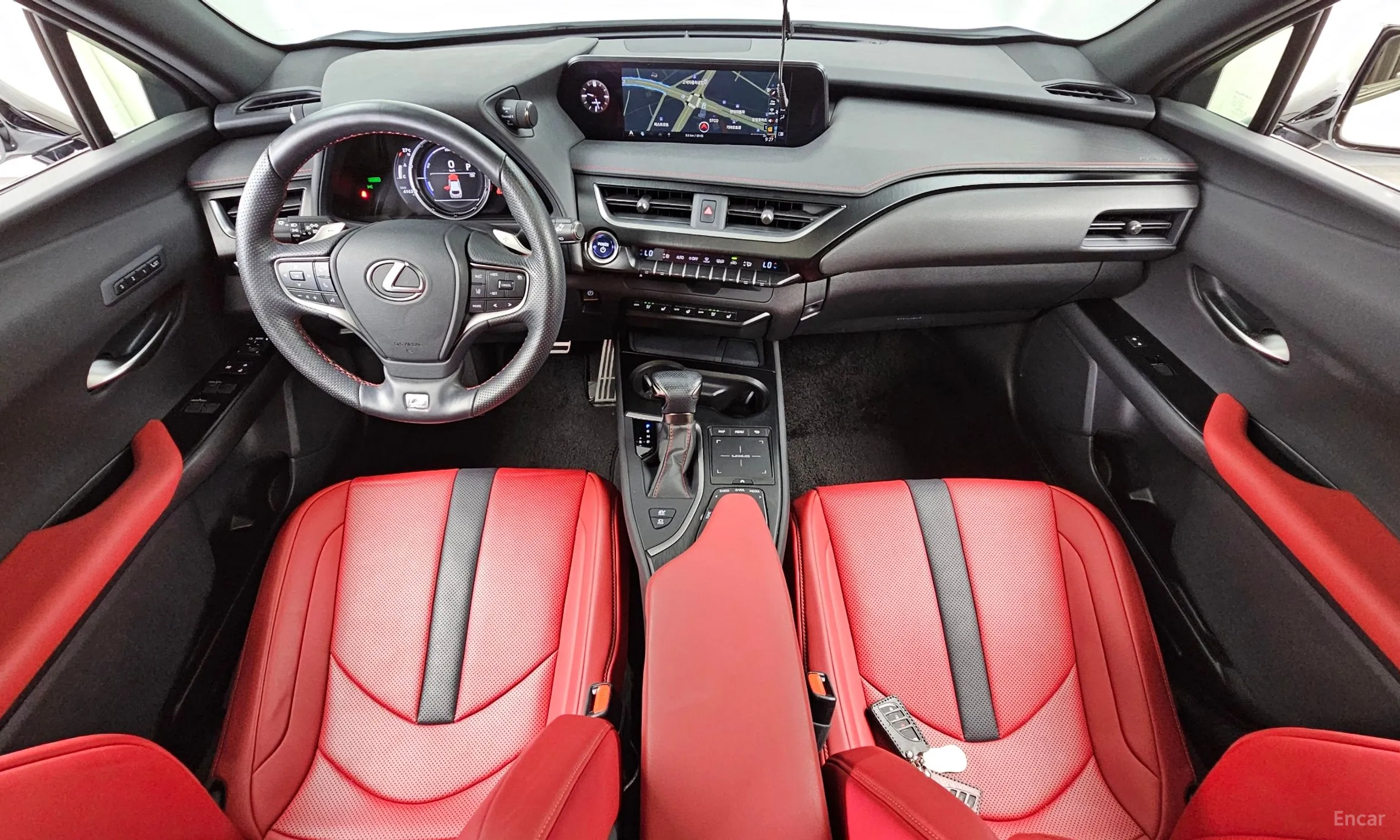 Lexus UX250h превью 7