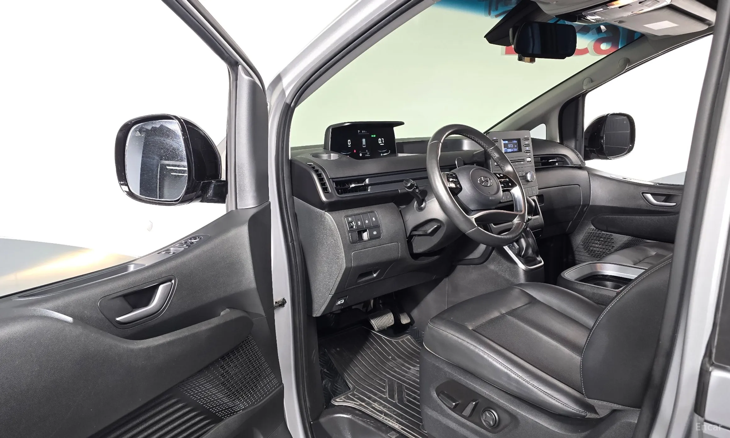 Hyundai Staria превью 10