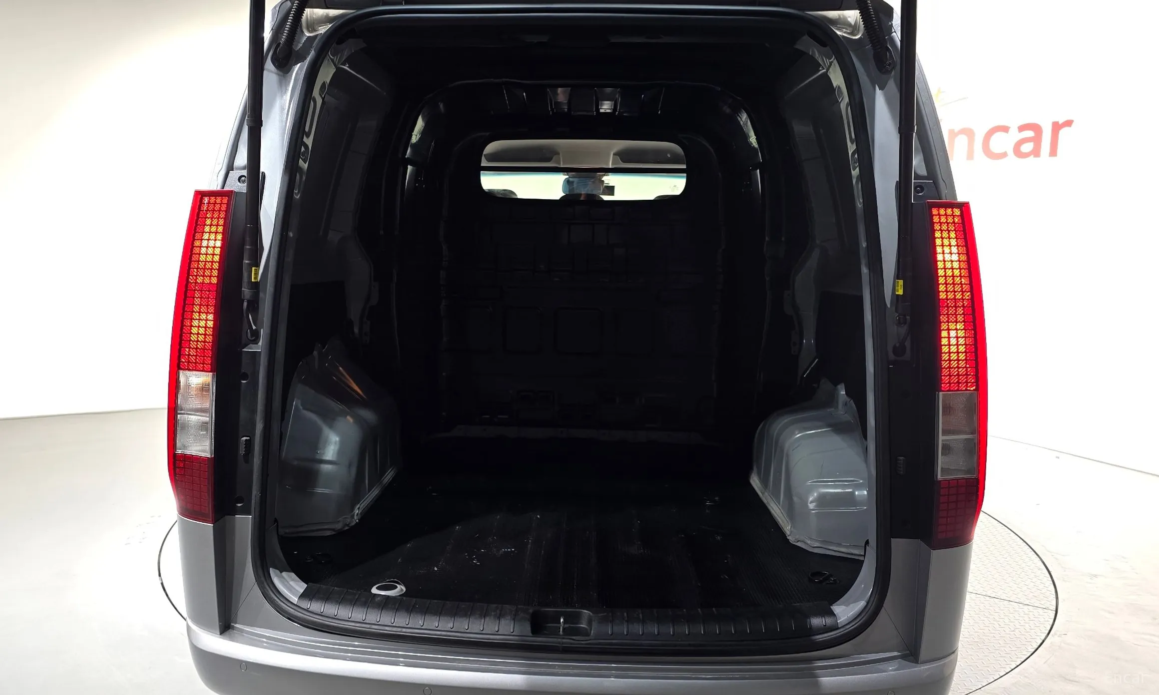 Hyundai Staria превью 17