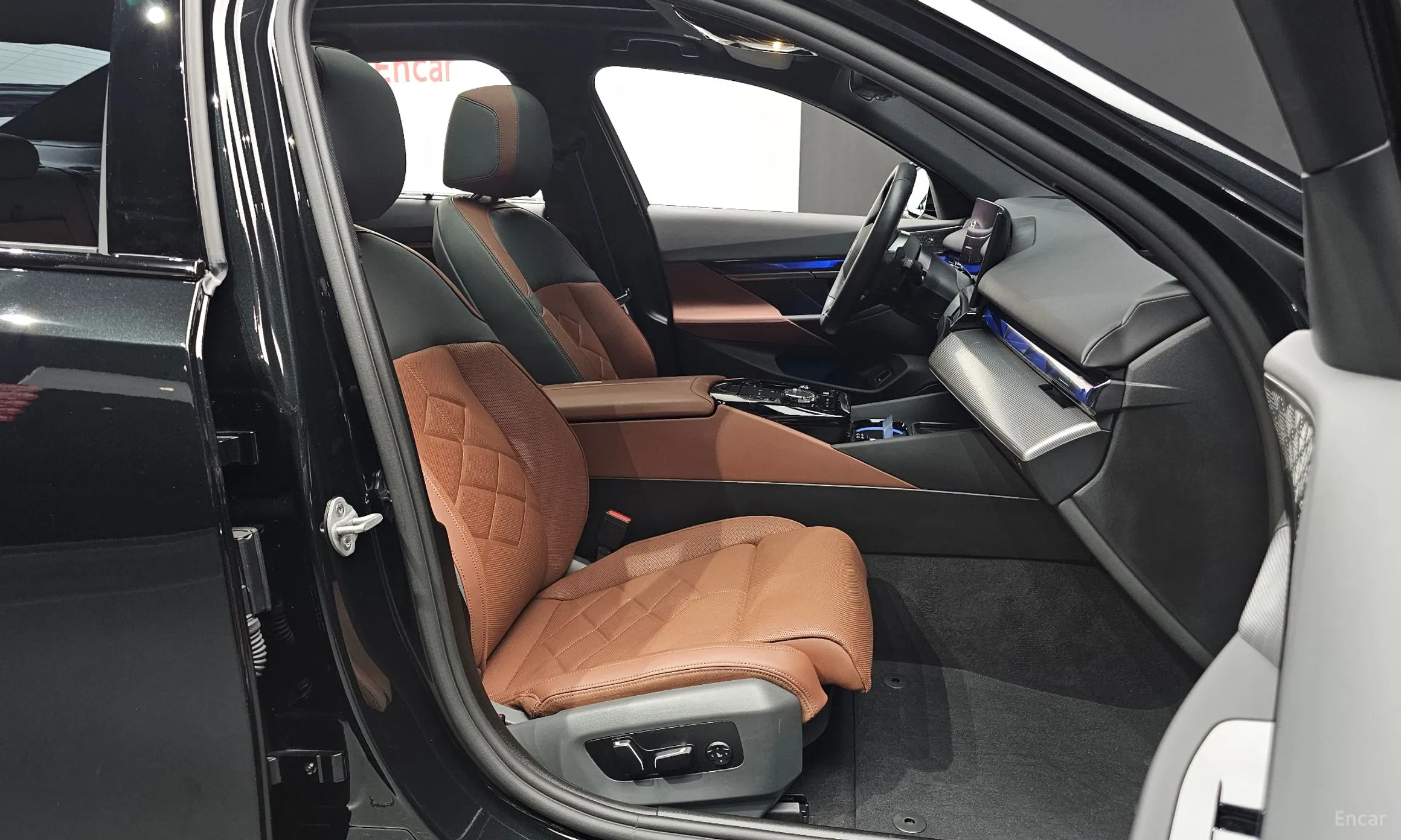 BMW 5 Series (G60) превью 10