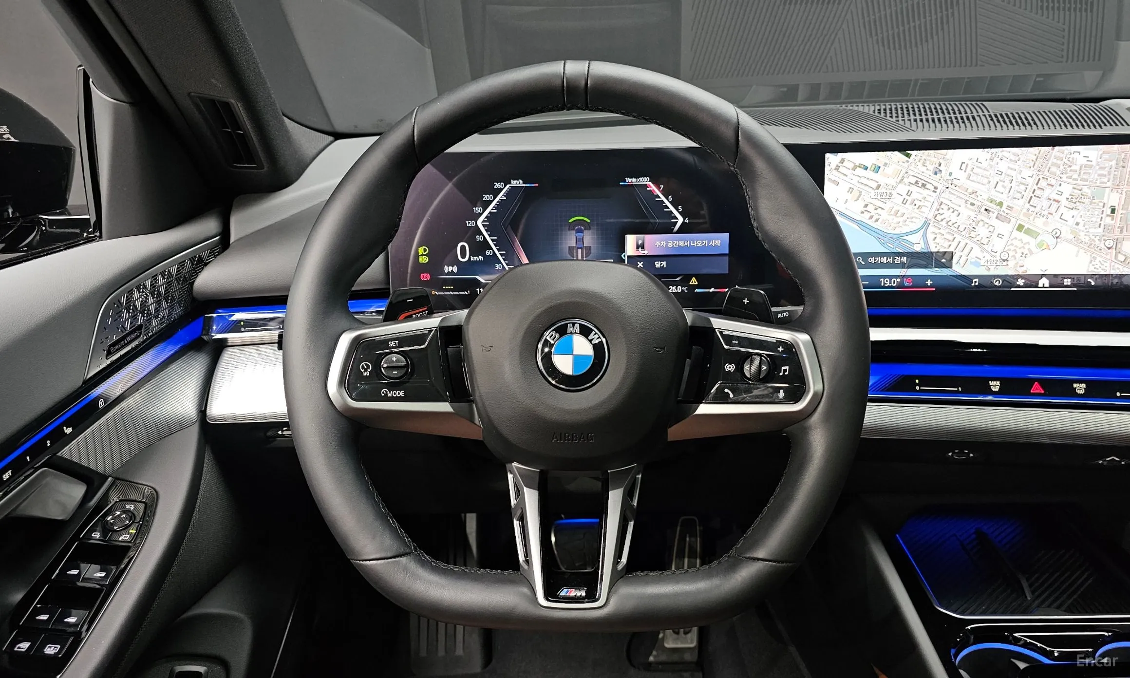 BMW 5 Series (G60) превью 13
