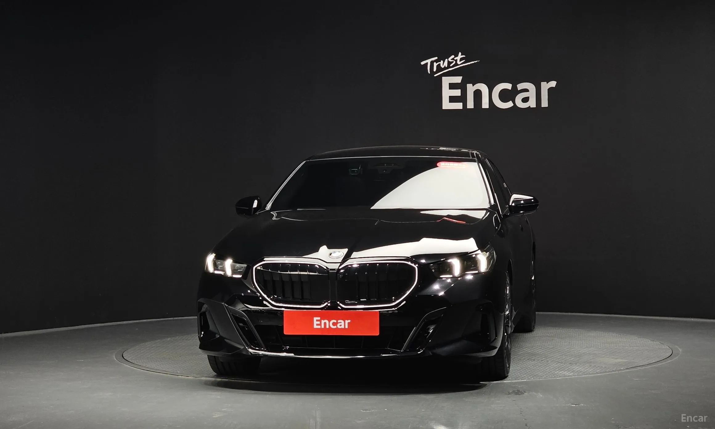 BMW 5 Series (G60) превью 3