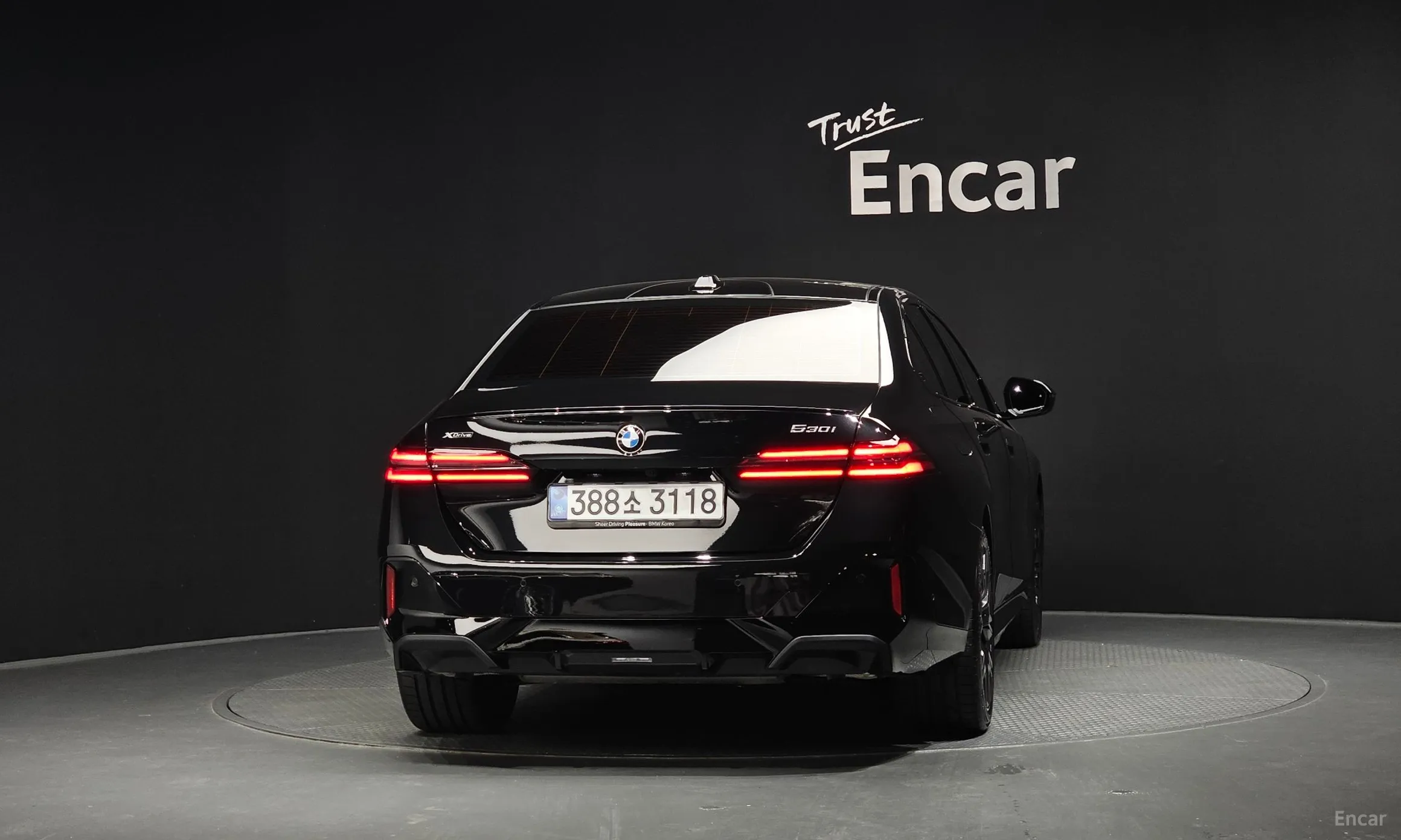 BMW 5 Series (G60) превью 4