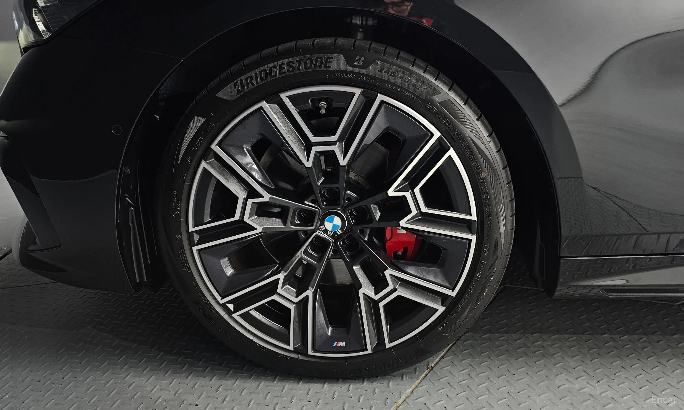 BMW 5 Series (G60) превью 5