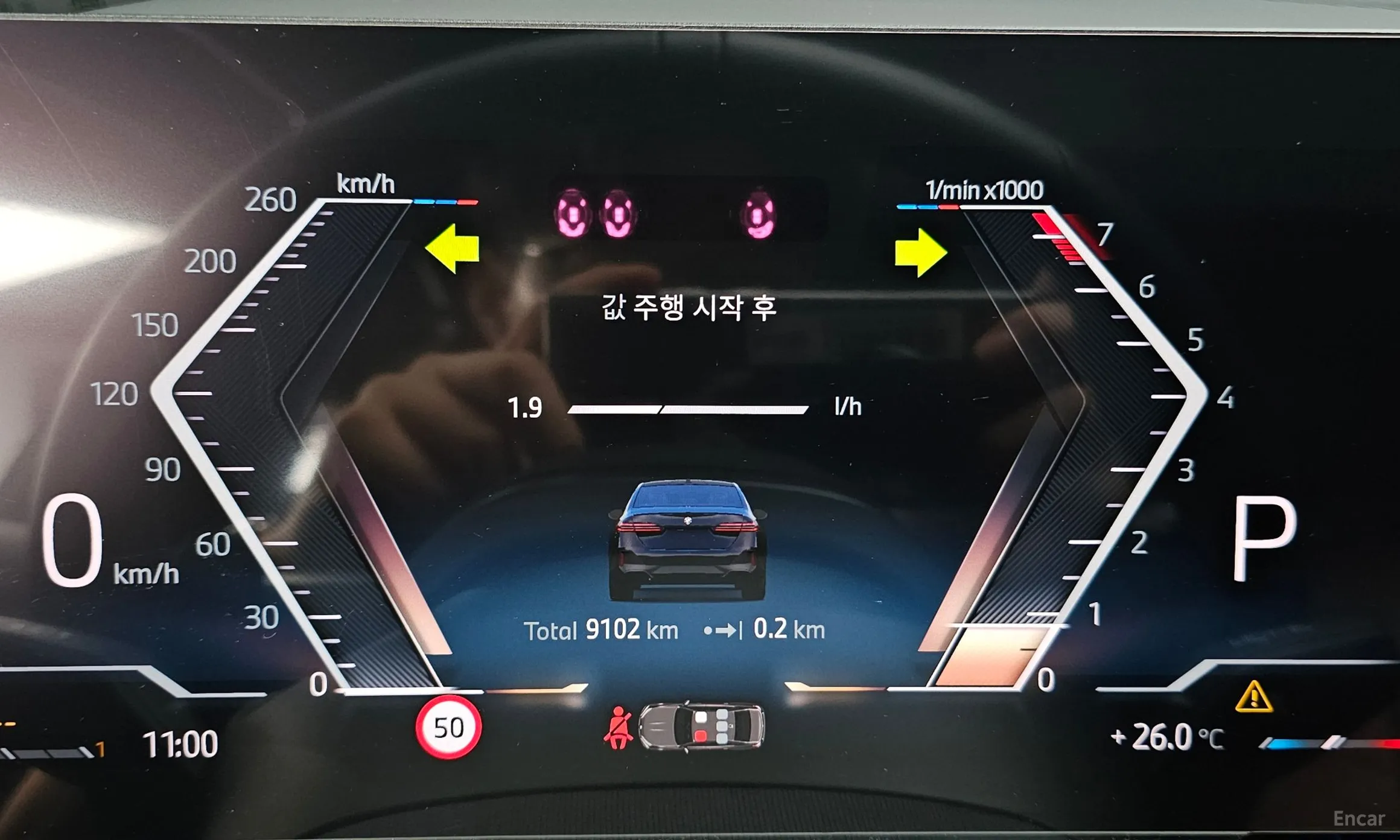BMW 5 Series (G60) превью 8