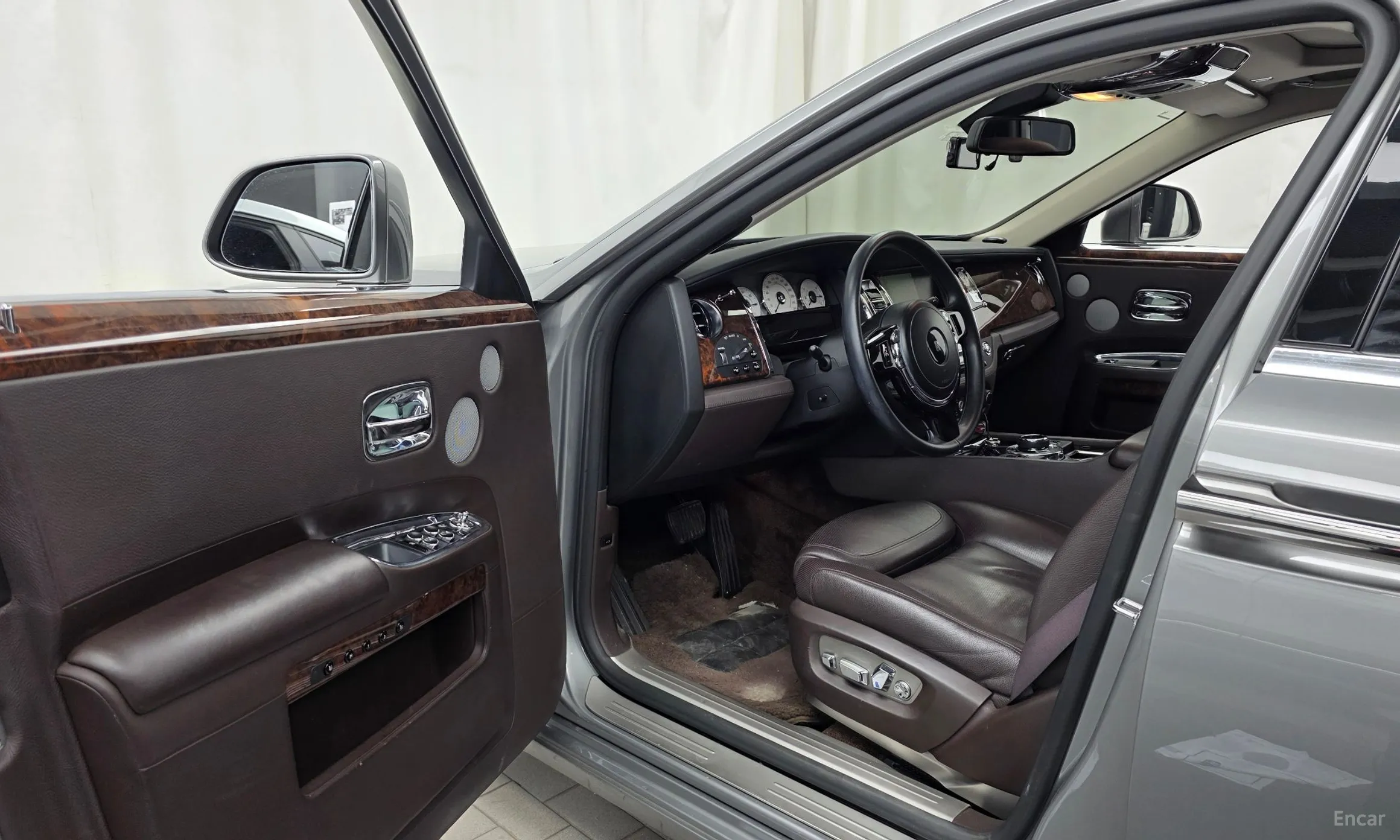 Rolls-Royce Ghost превью 10