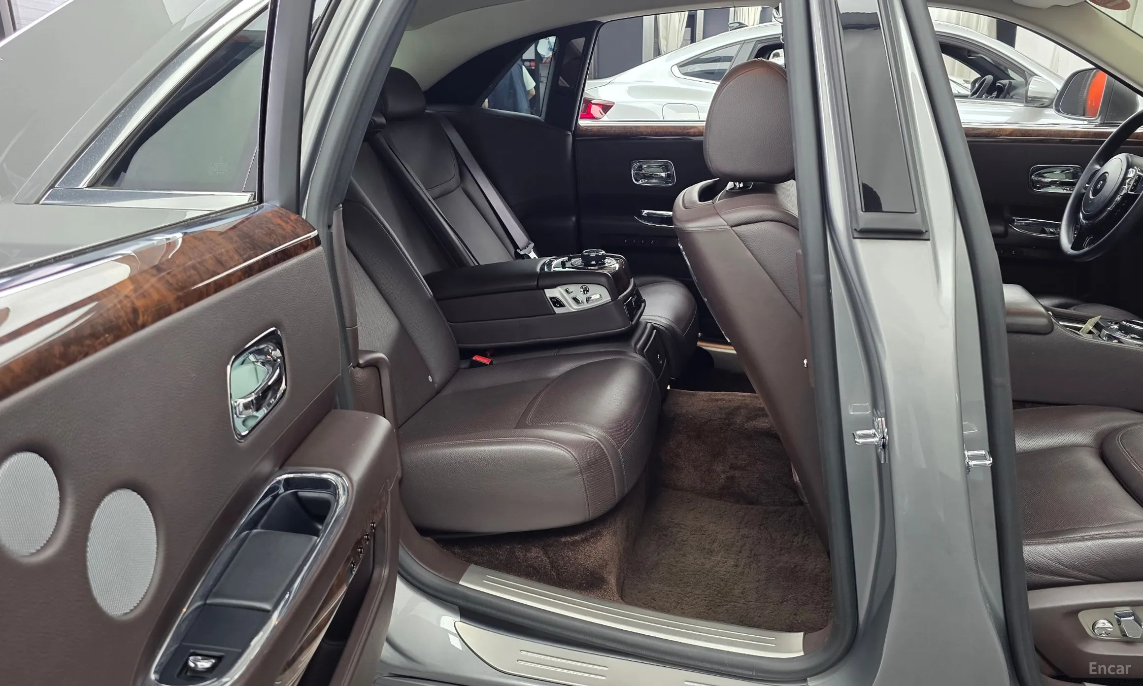 Rolls-Royce Ghost превью 12