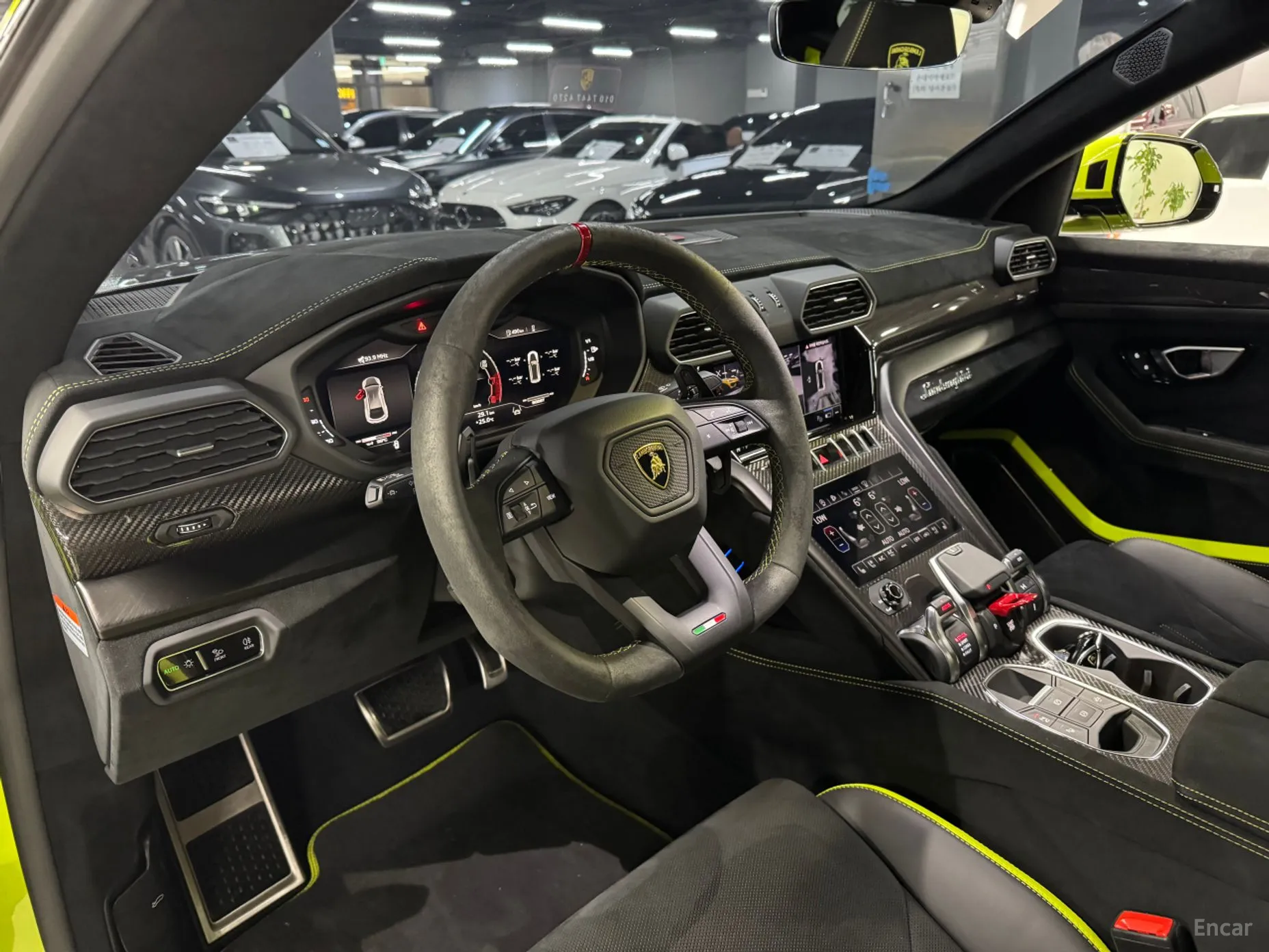 Lamborghini Urus превью 4