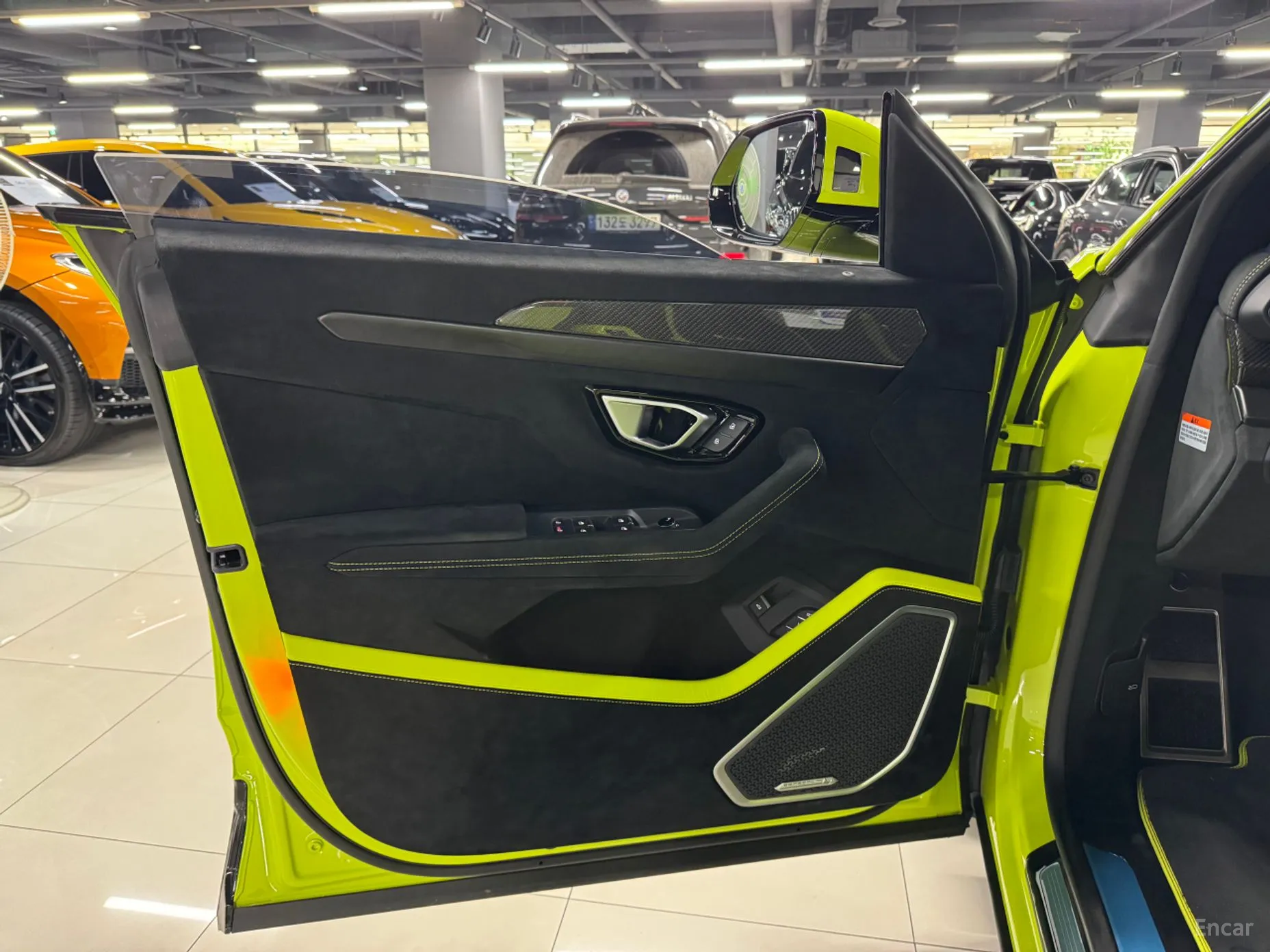 Lamborghini Urus превью 6