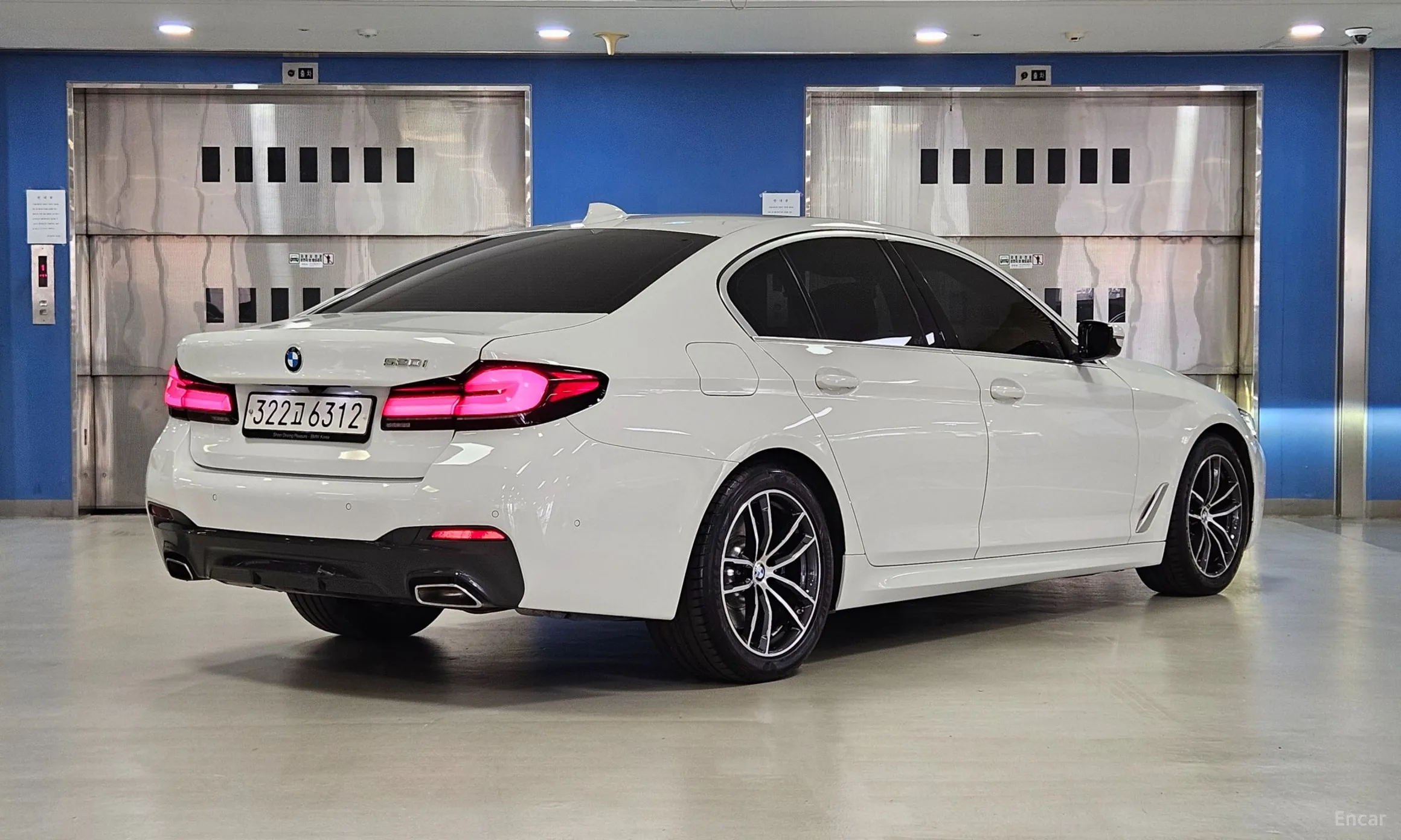 BMW 5 Series (G30) превью 2