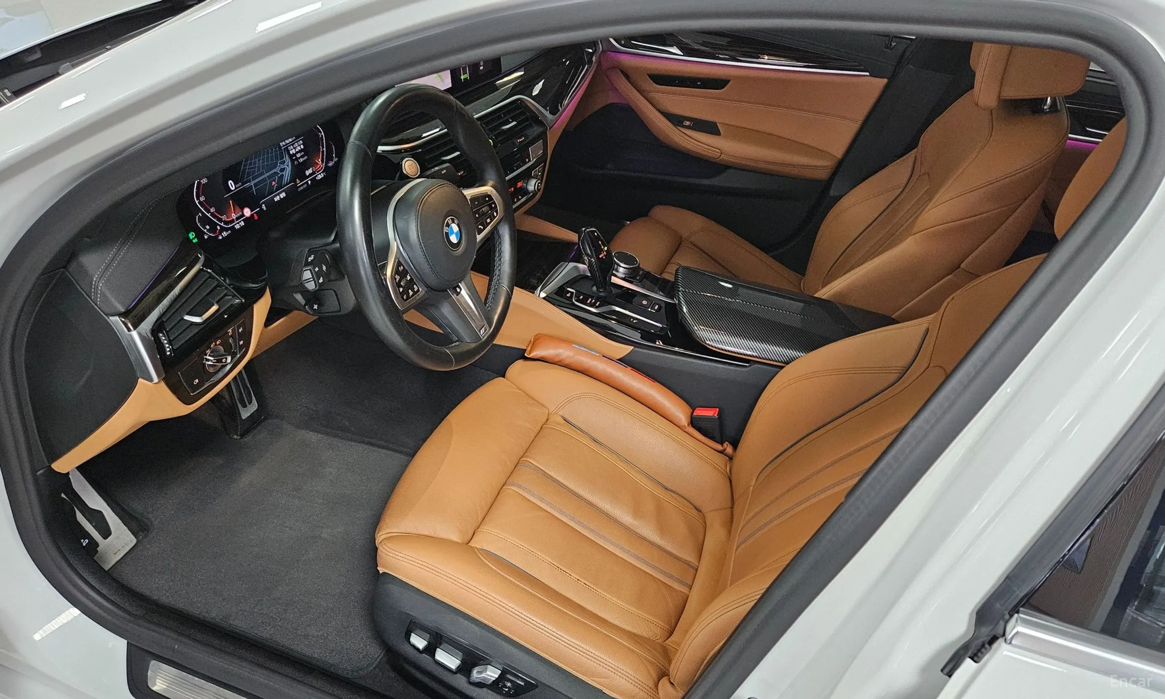 BMW 5 Series (G30) превью 17