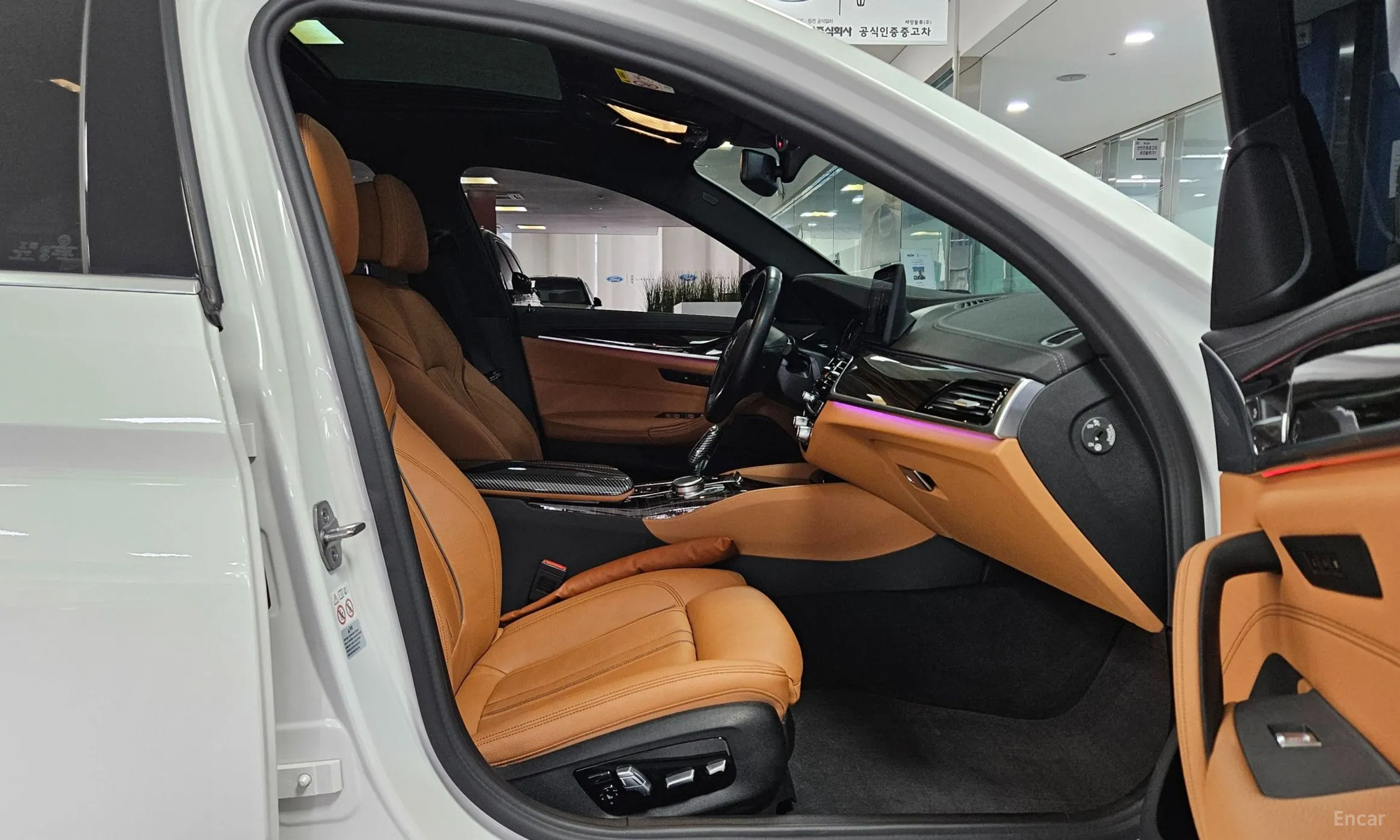 BMW 5 Series (G30) превью 19