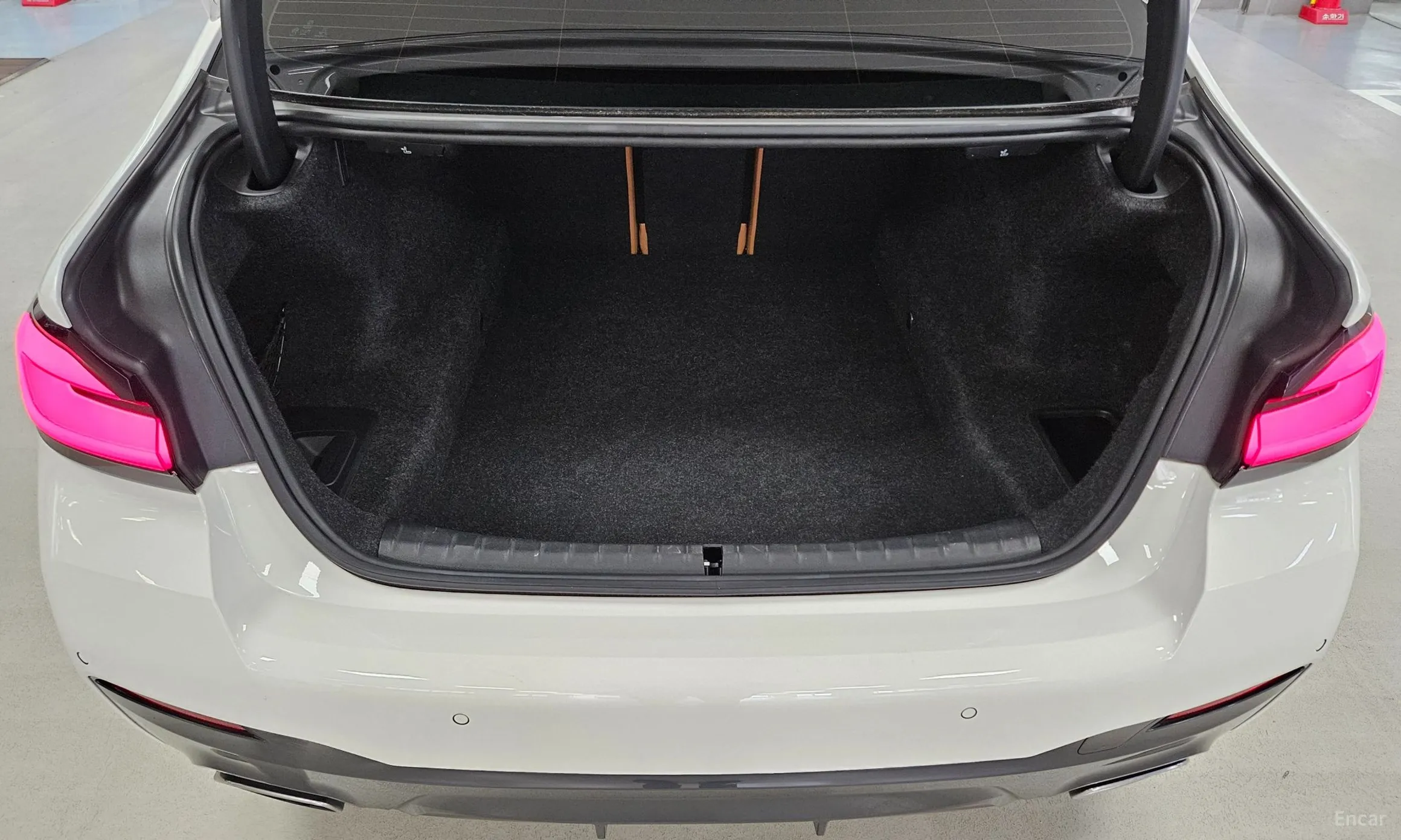 BMW 5 Series (G30) превью 20