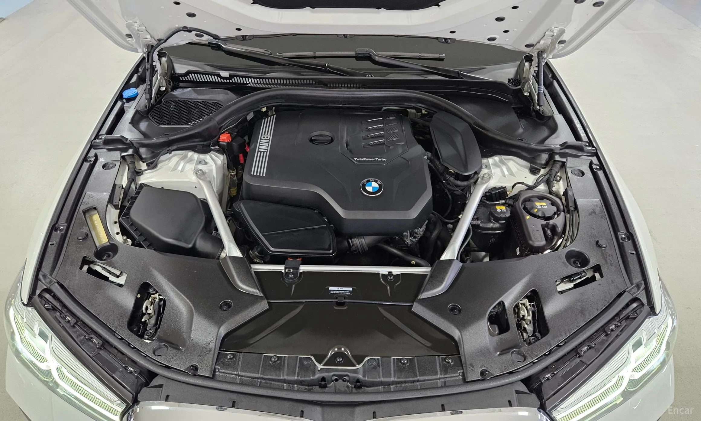 BMW 5 Series (G30) превью 6