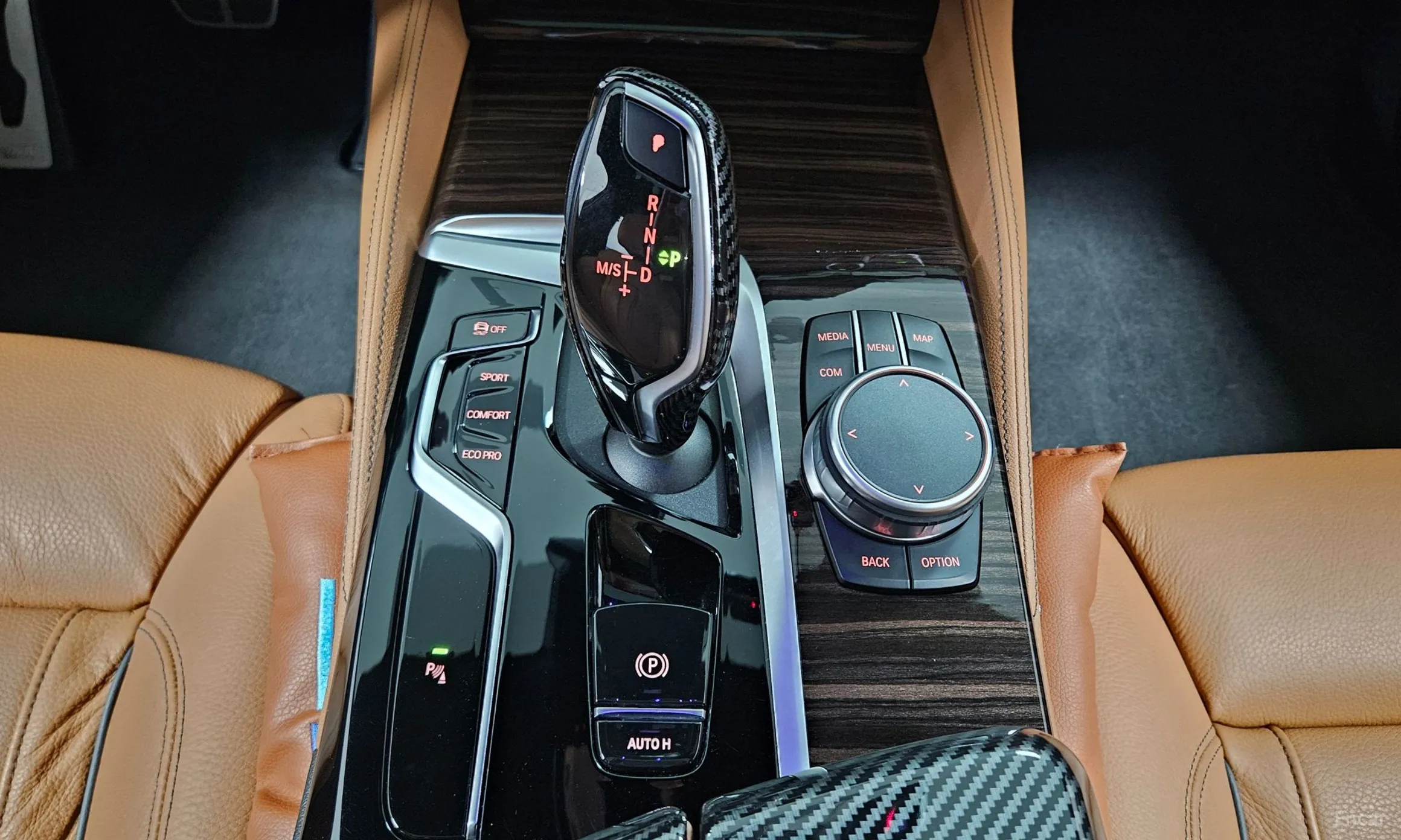 BMW 5 Series (G30) превью 9