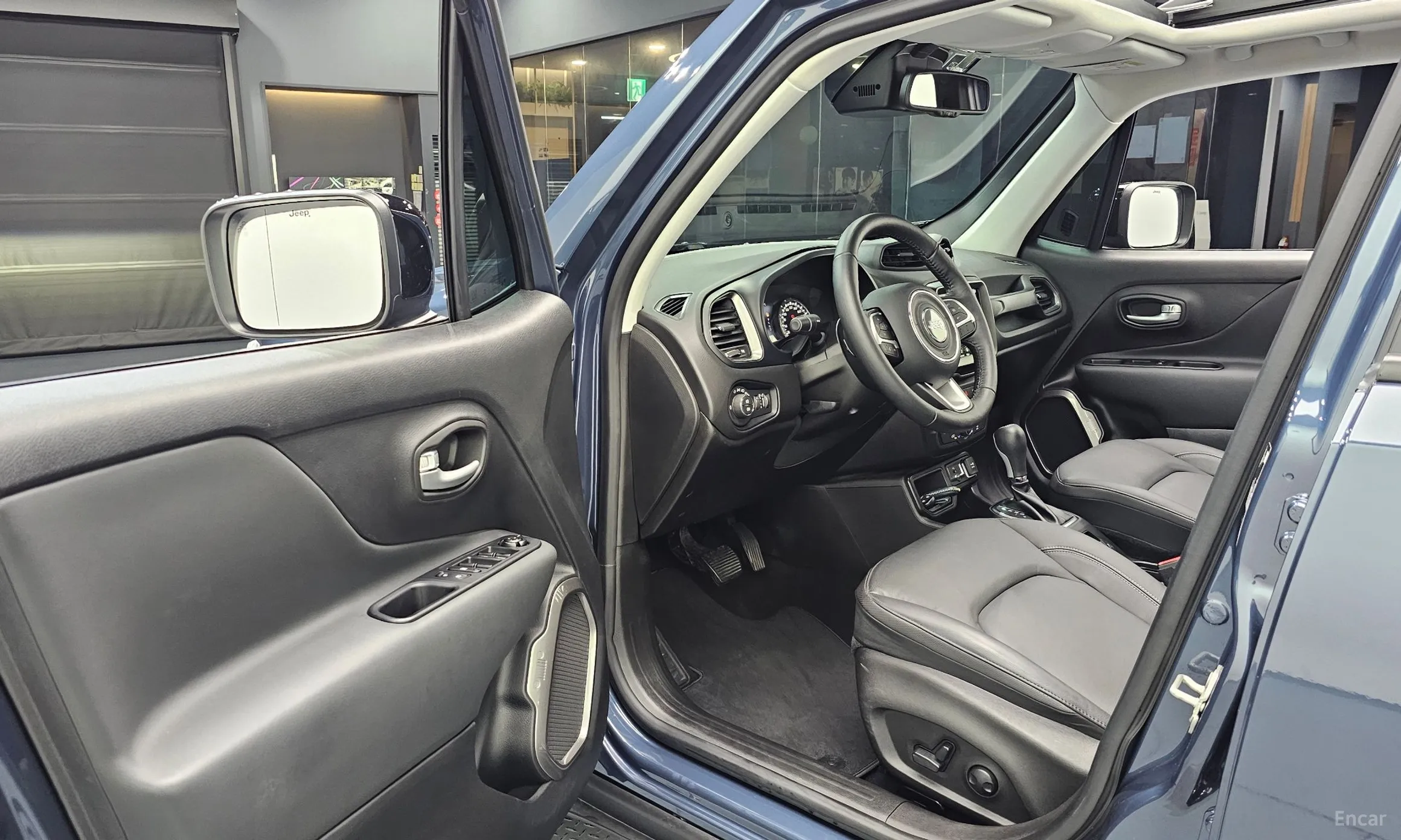 Jeep Renegade превью 10