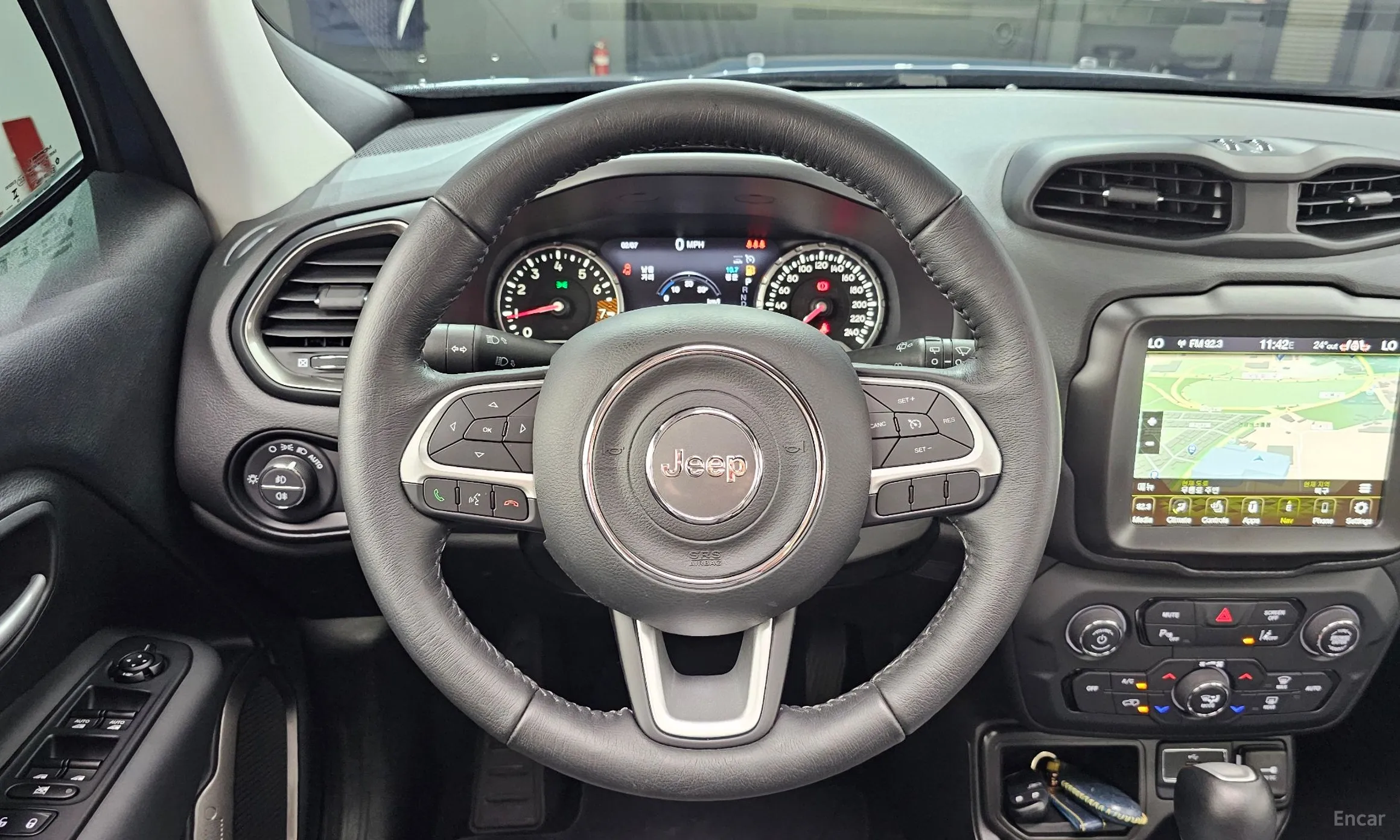 Jeep Renegade превью 13