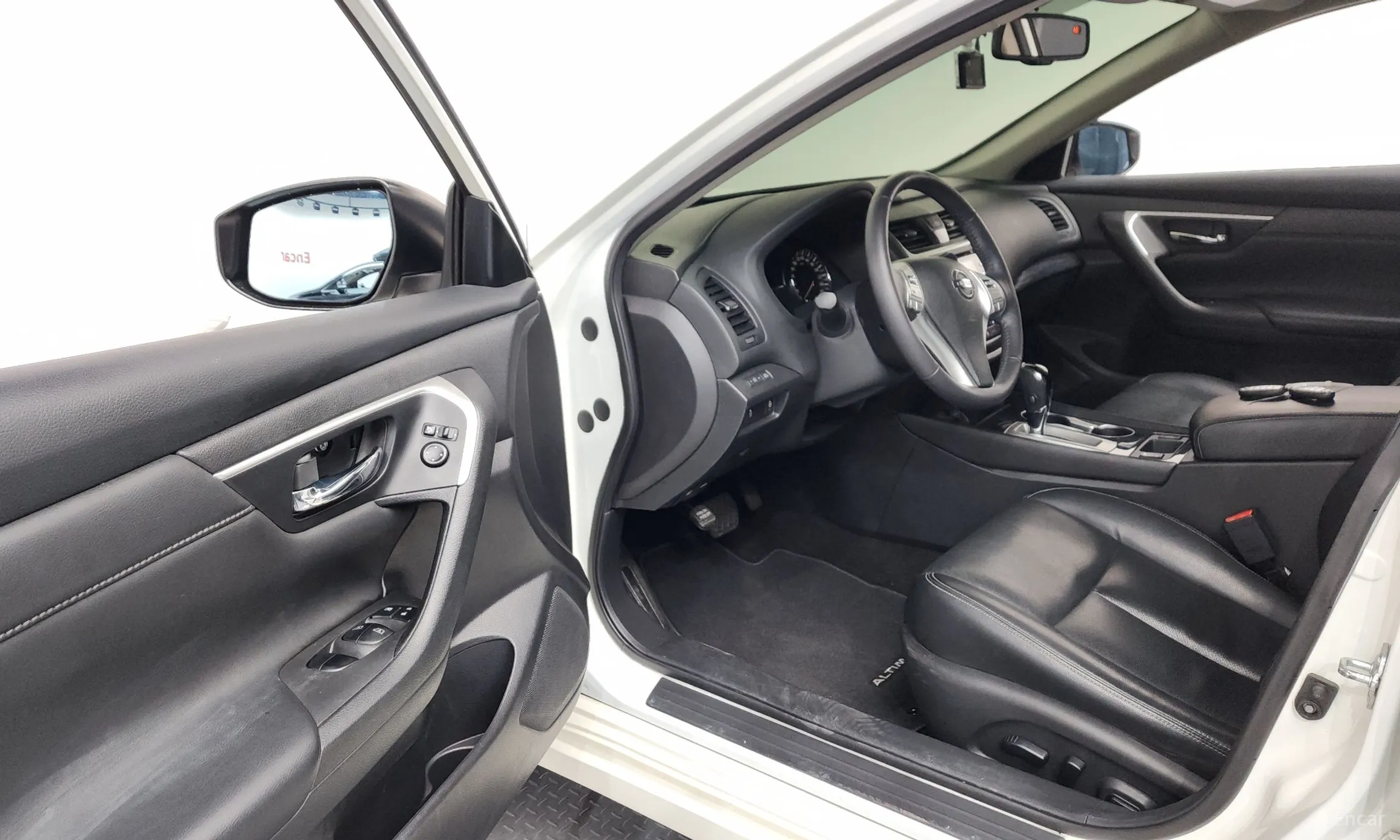 Nissan Altima превью 10