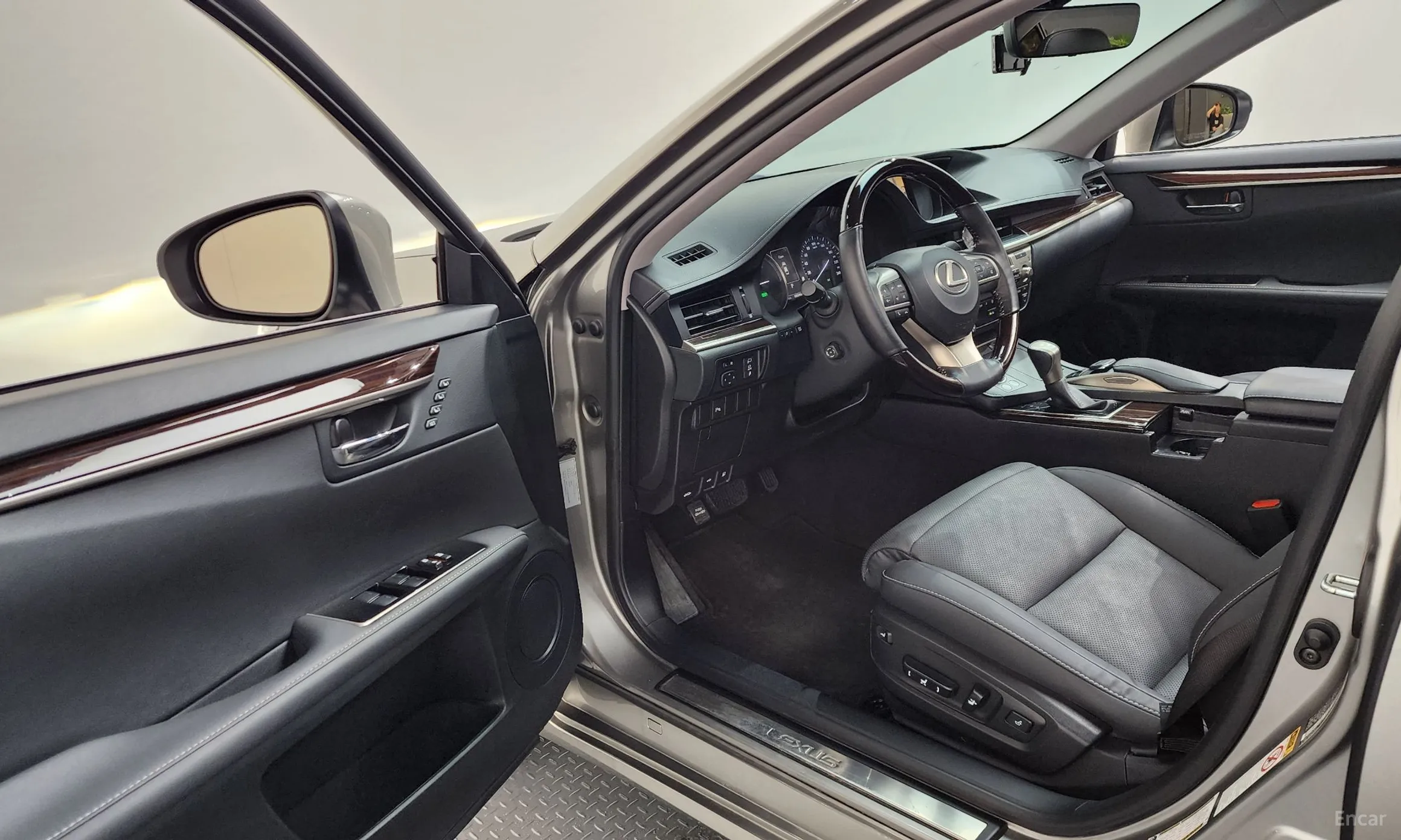 Lexus New ES300h превью 10