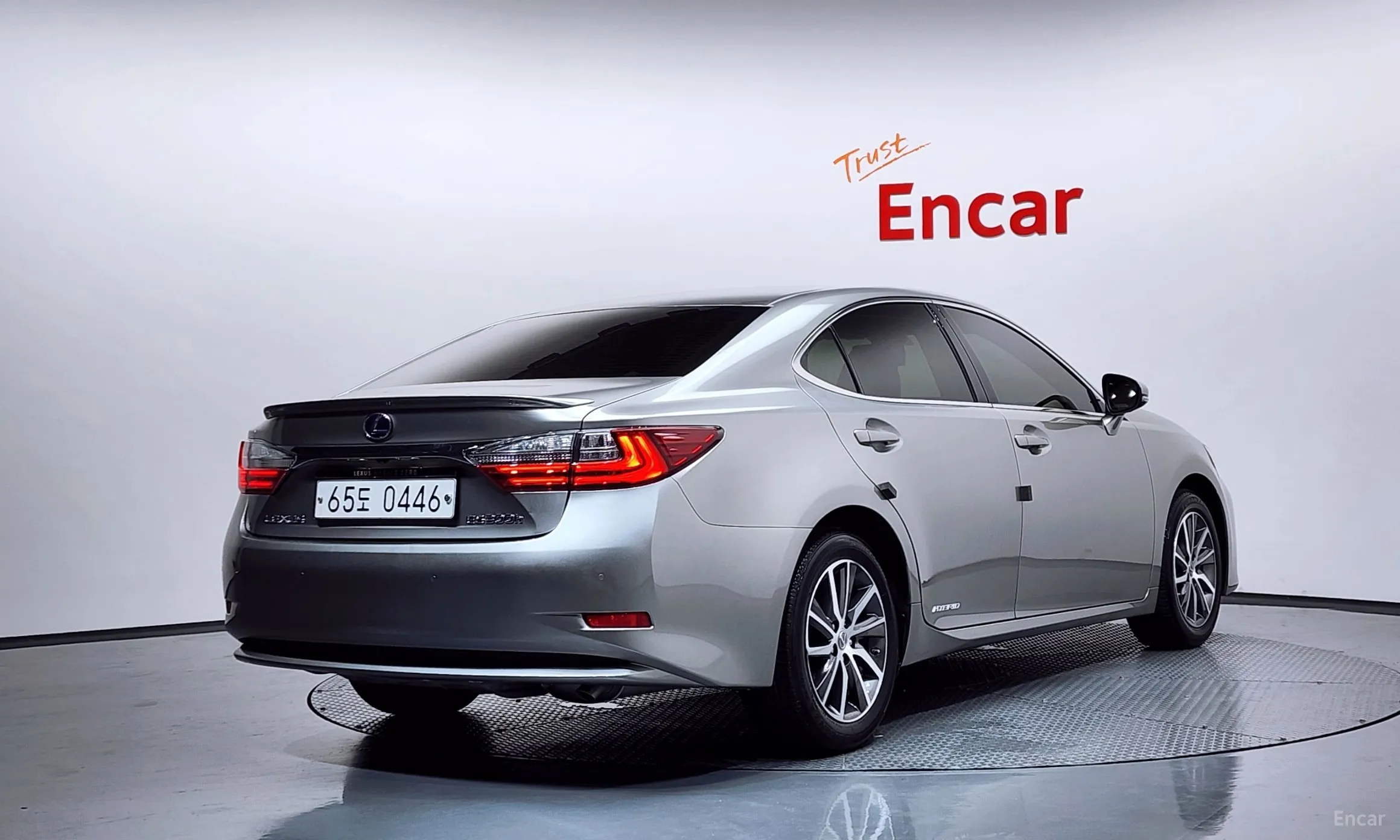 Lexus New ES300h