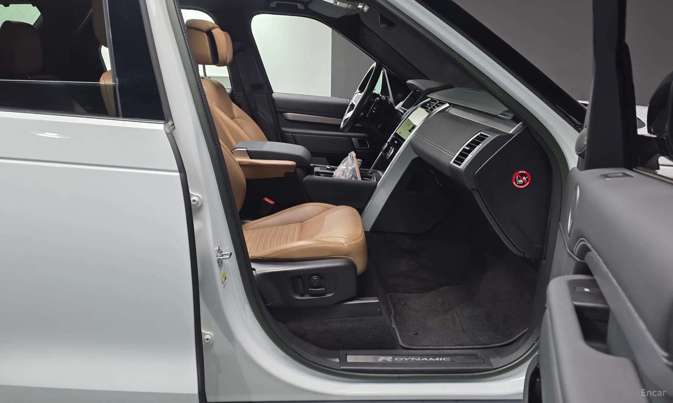 Land Rover Discovery 5 превью 11