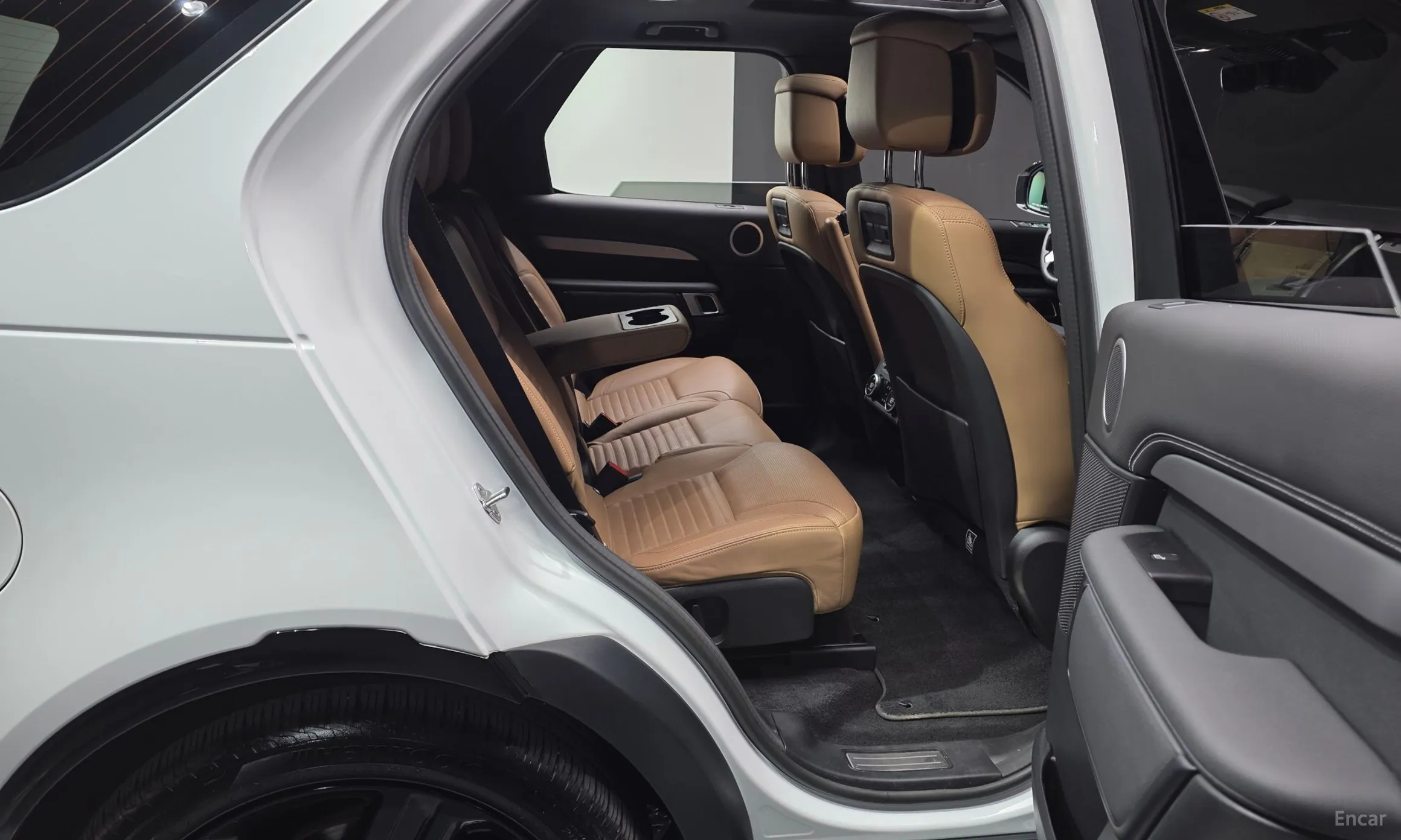 Land Rover Discovery 5 превью 12