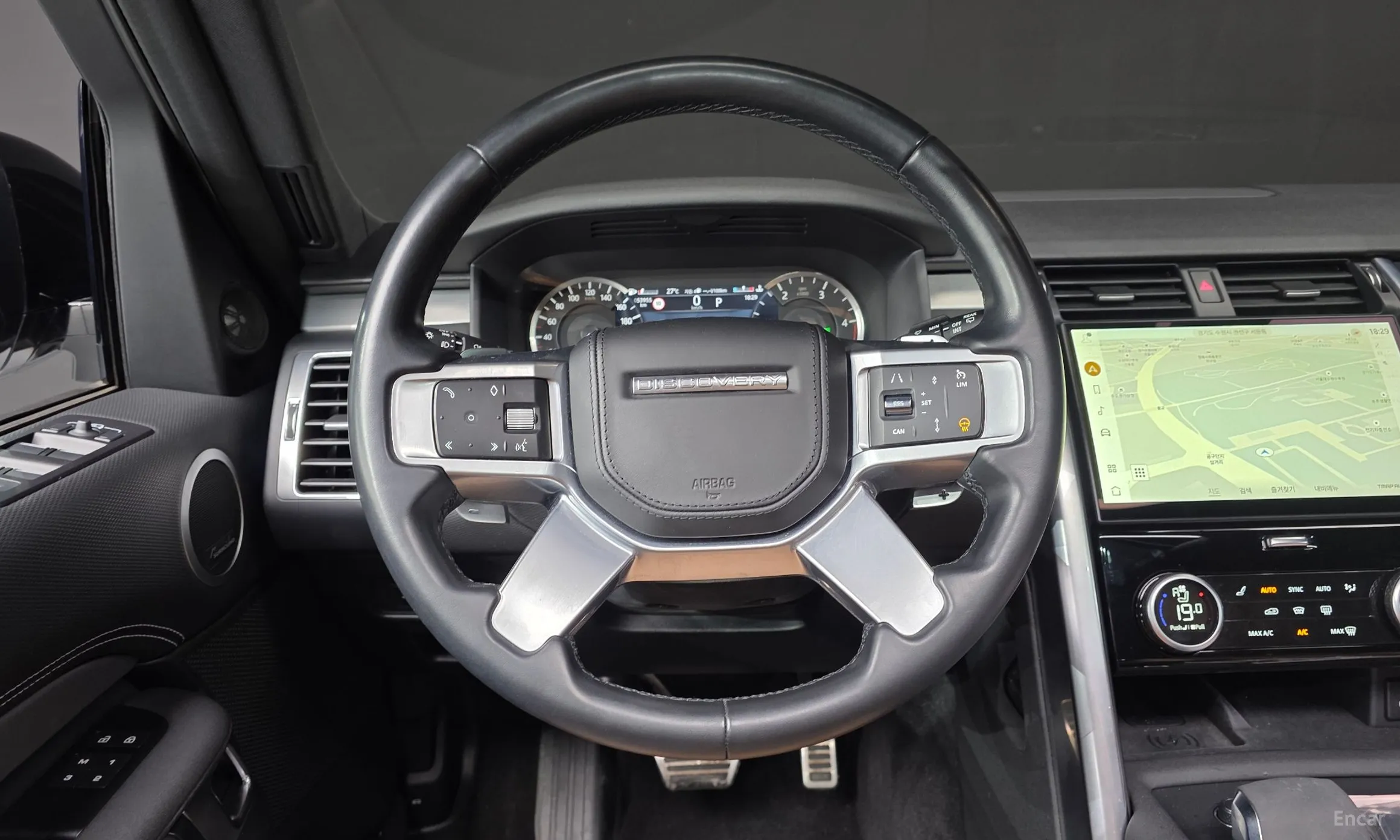 Land Rover Discovery 5 превью 14