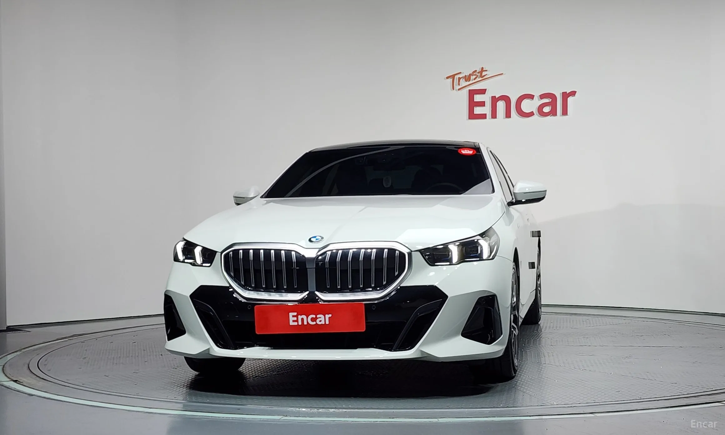 BMW 5 Series (G60) превью 3