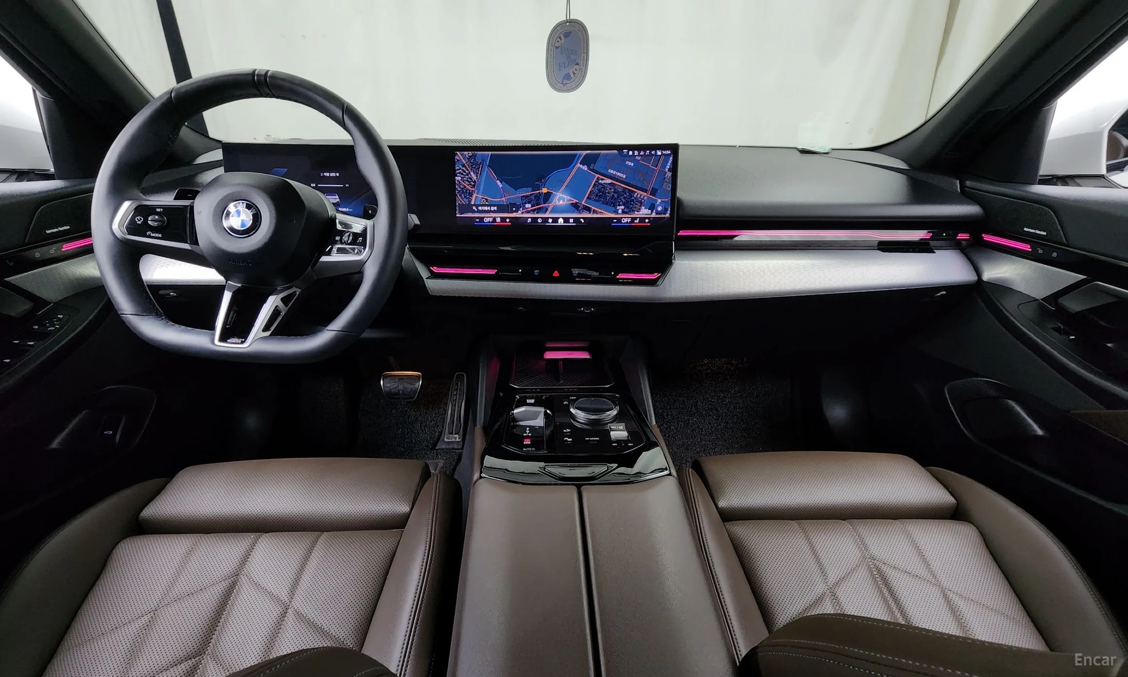BMW 5 Series (G60) превью 7