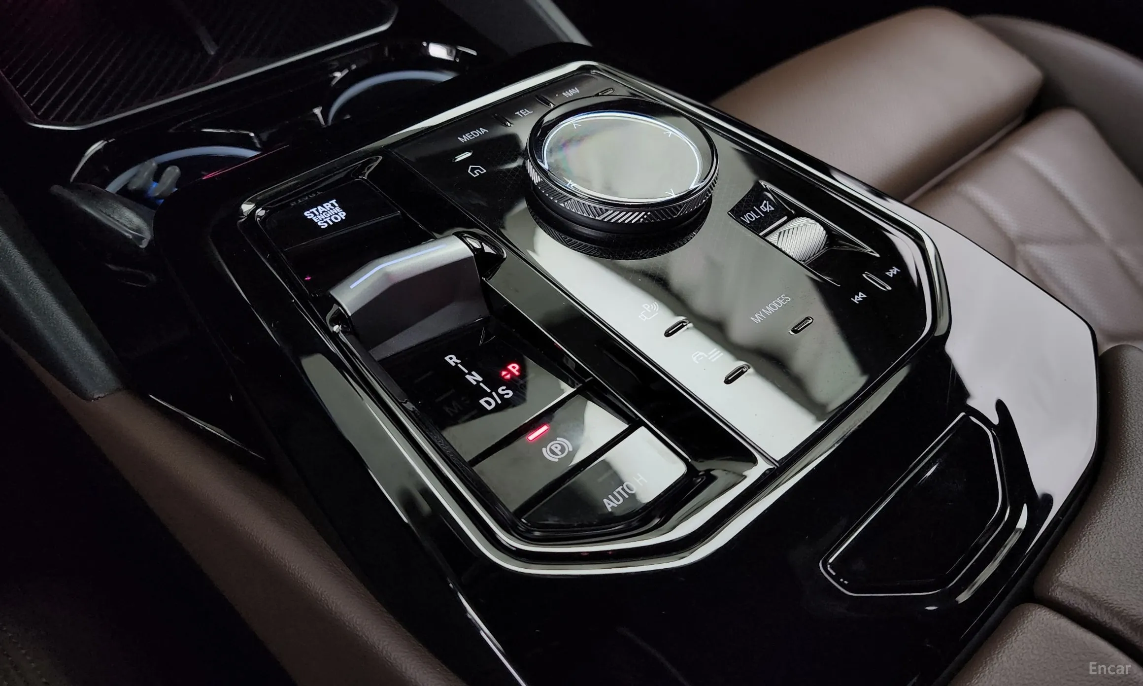 BMW 5 Series (G60) превью 9