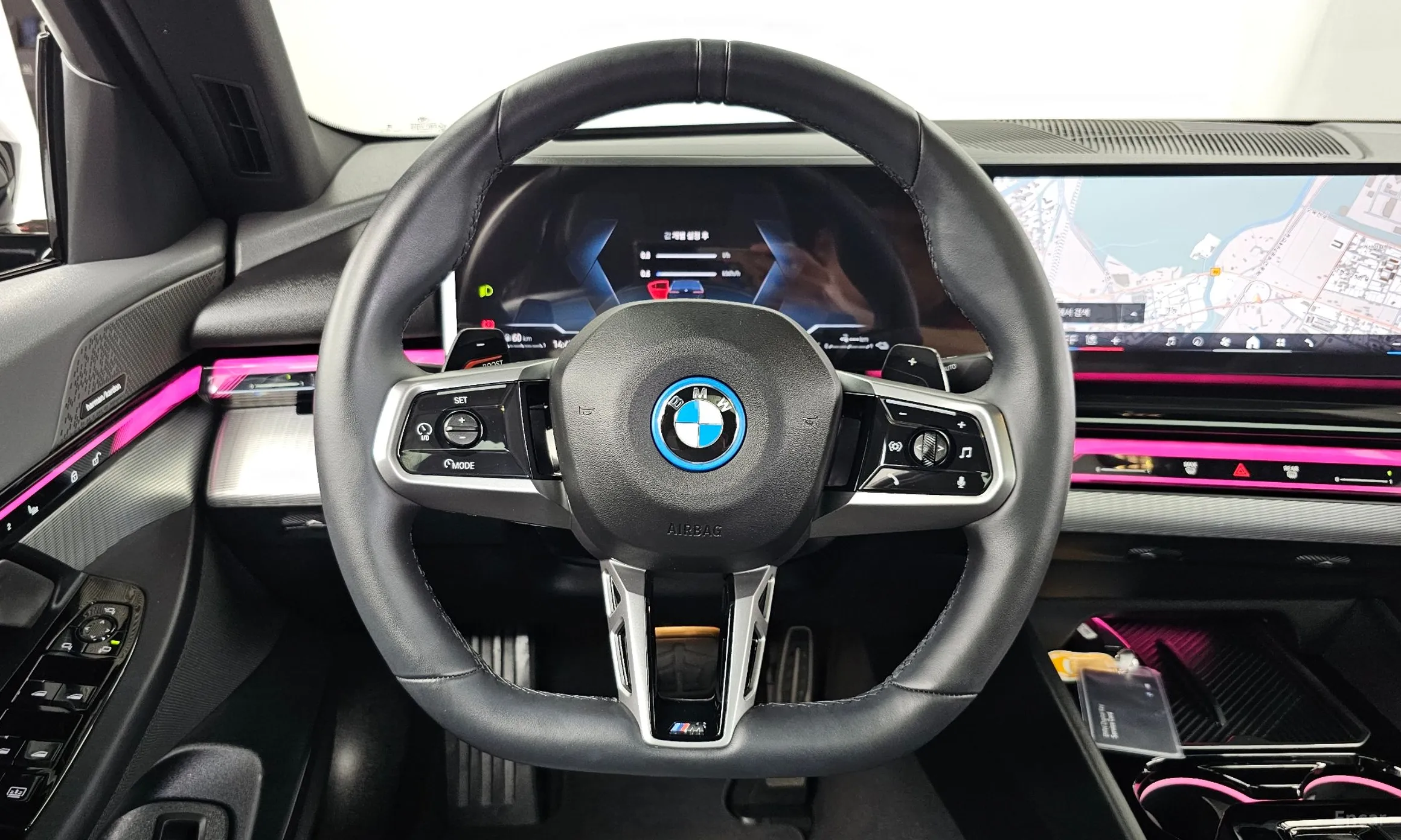 BMW 5 Series (G60) превью 13