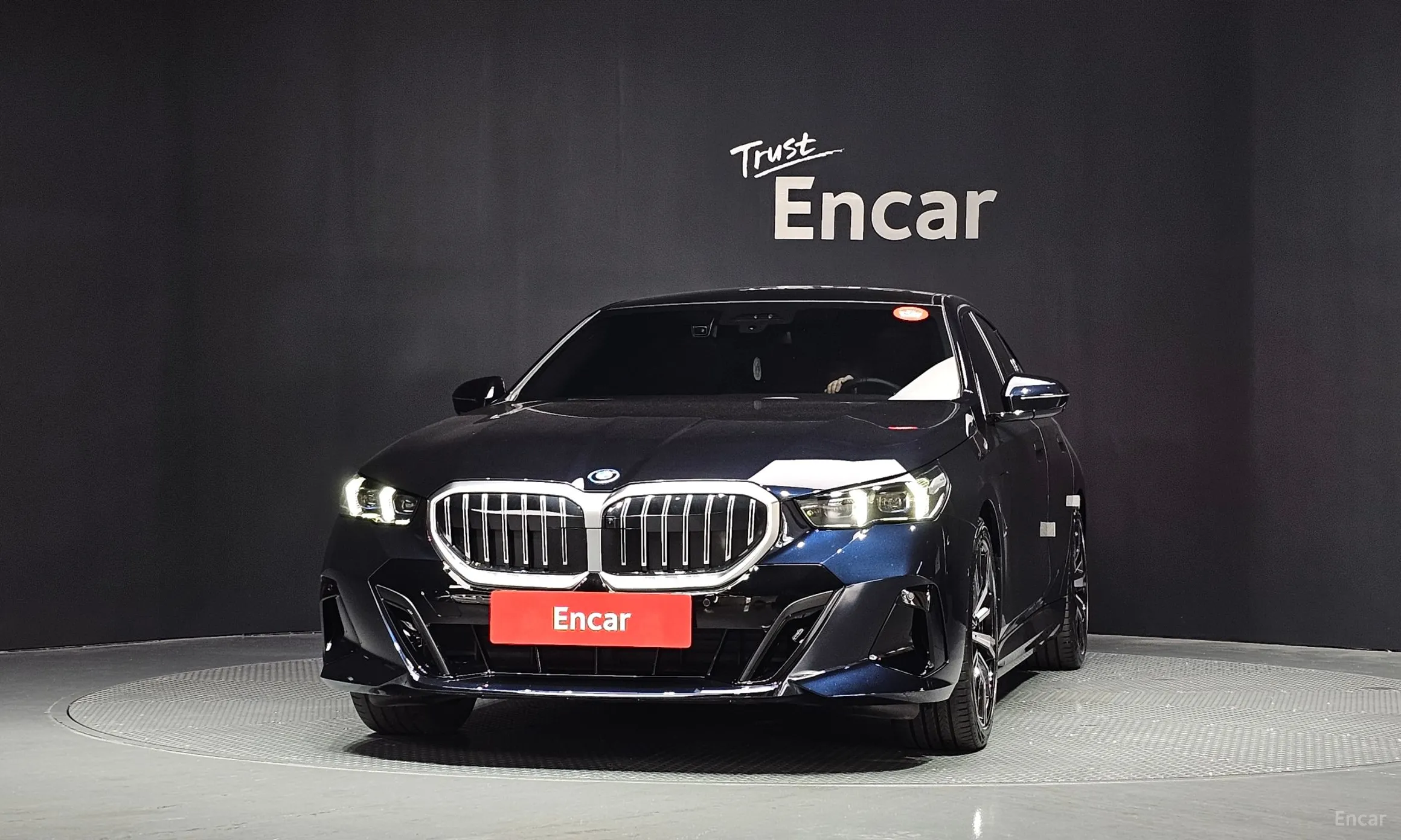 BMW 5 Series (G60) превью 3
