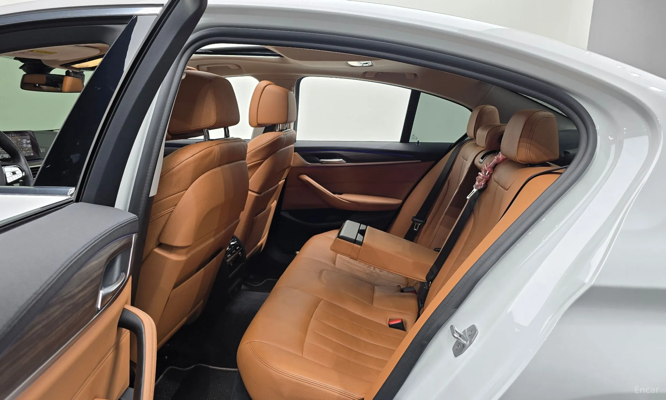 BMW 5 Series (G30) превью 11
