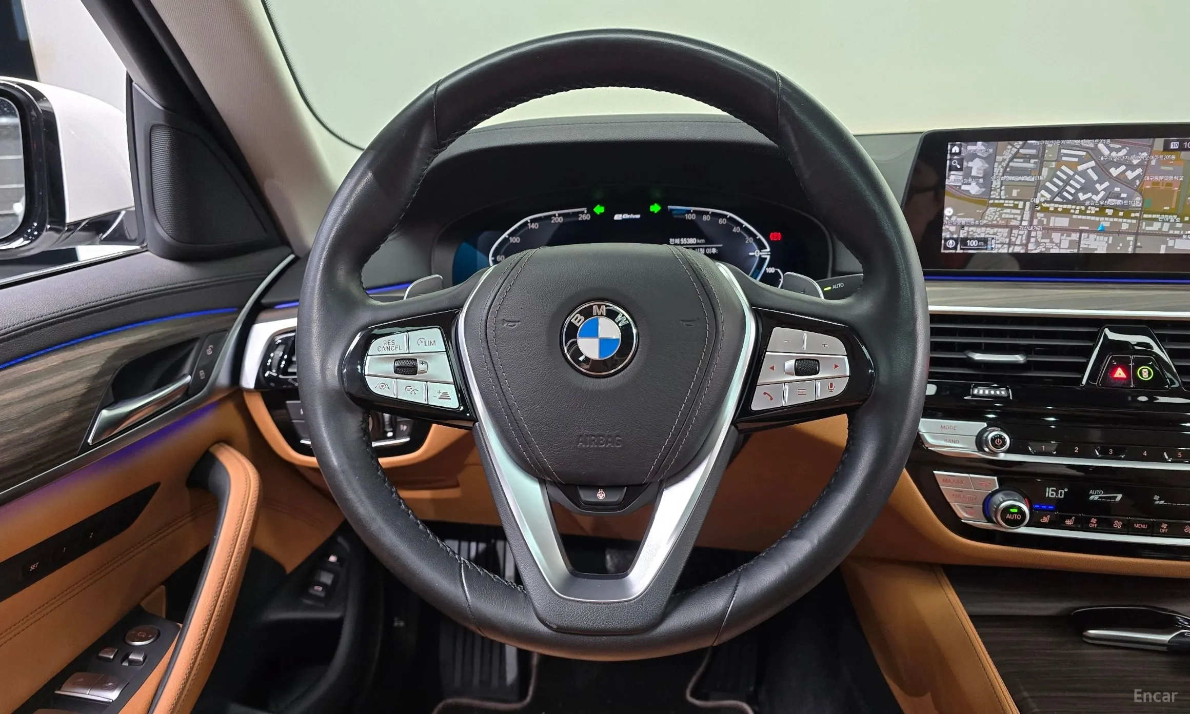 BMW 5 Series (G30) превью 12