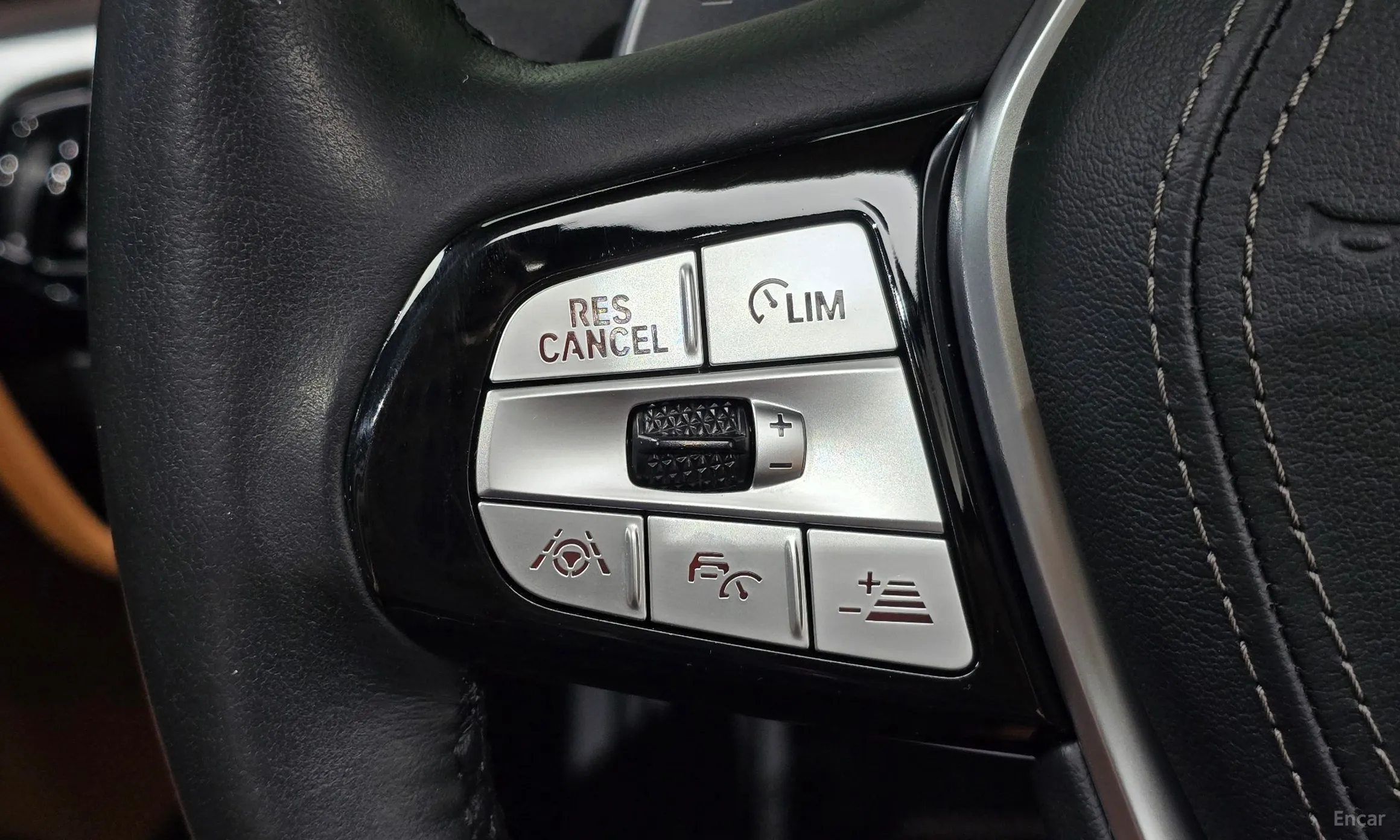 BMW 5 Series (G30) превью 15